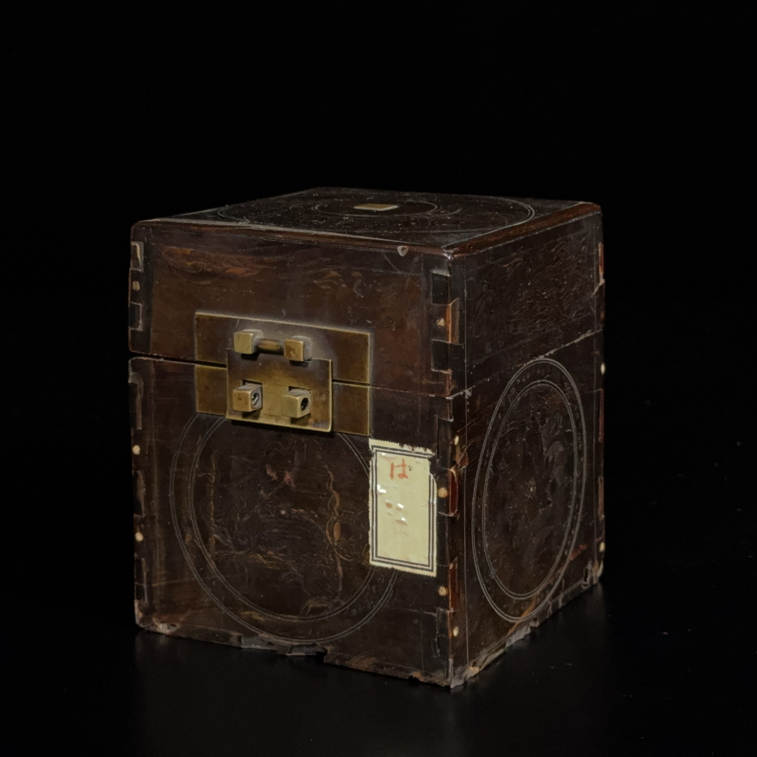 35248	玳瑁雕 麒麟紋 印箱