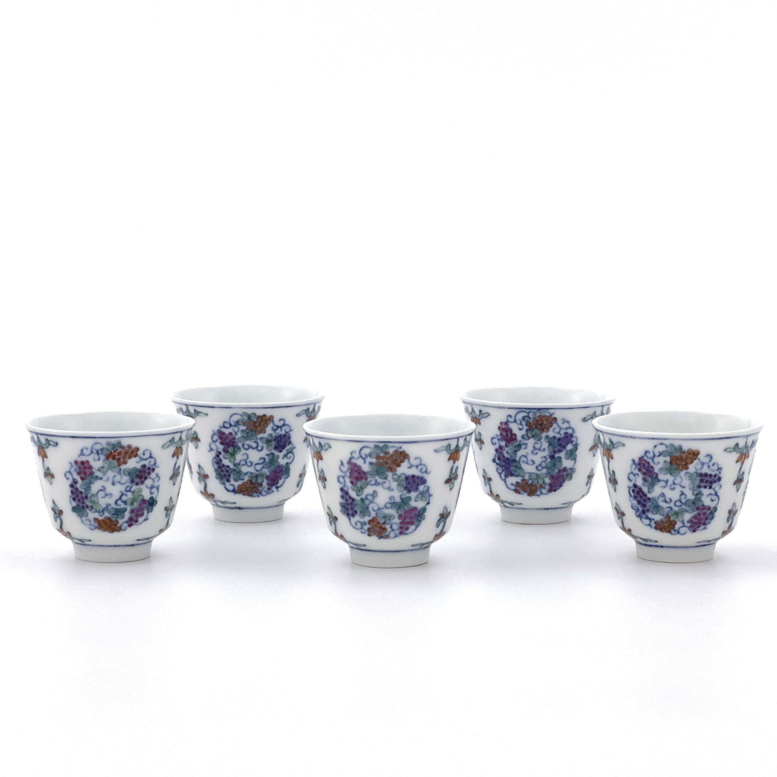 35251	「大清光緒年製」款 鬥彩 葡萄紋 杯➄