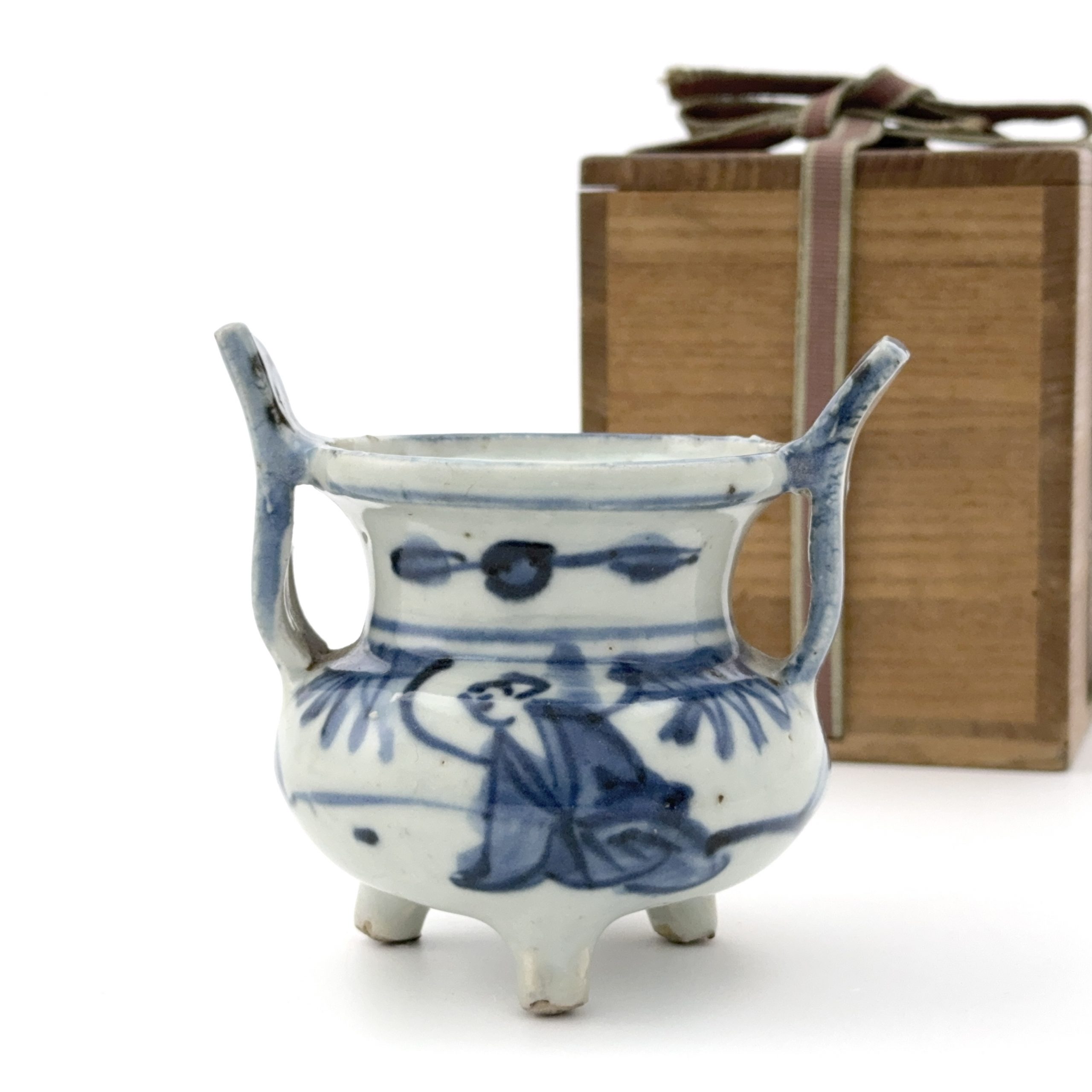 35257	明末 青花 人物図 朝冠耳爐