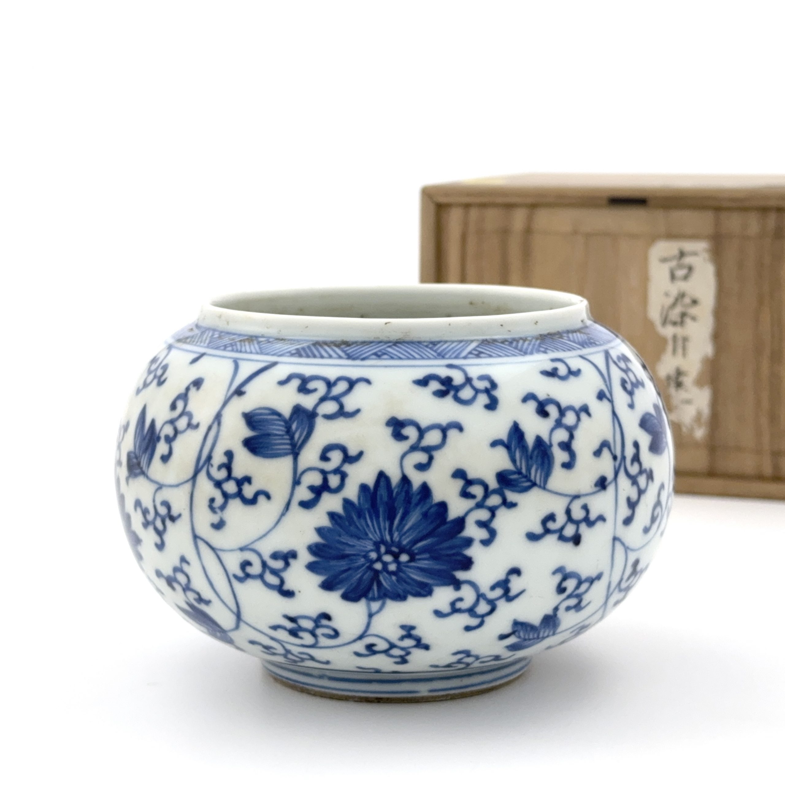 35258	清「大明成化年製」款 青花 蓮花図 缸