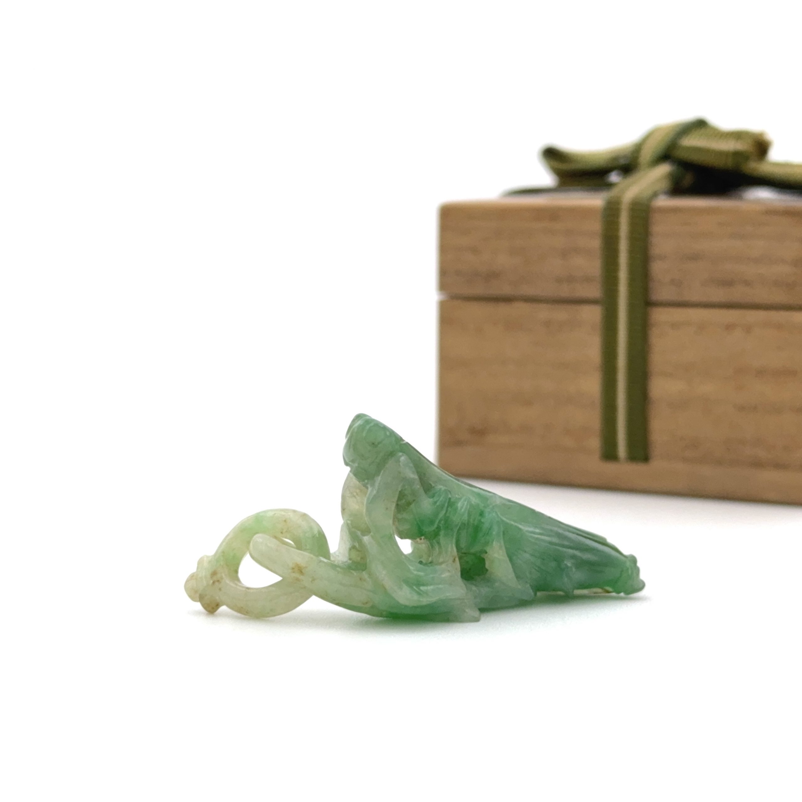 35262	清 翠玉雕 蟷螂