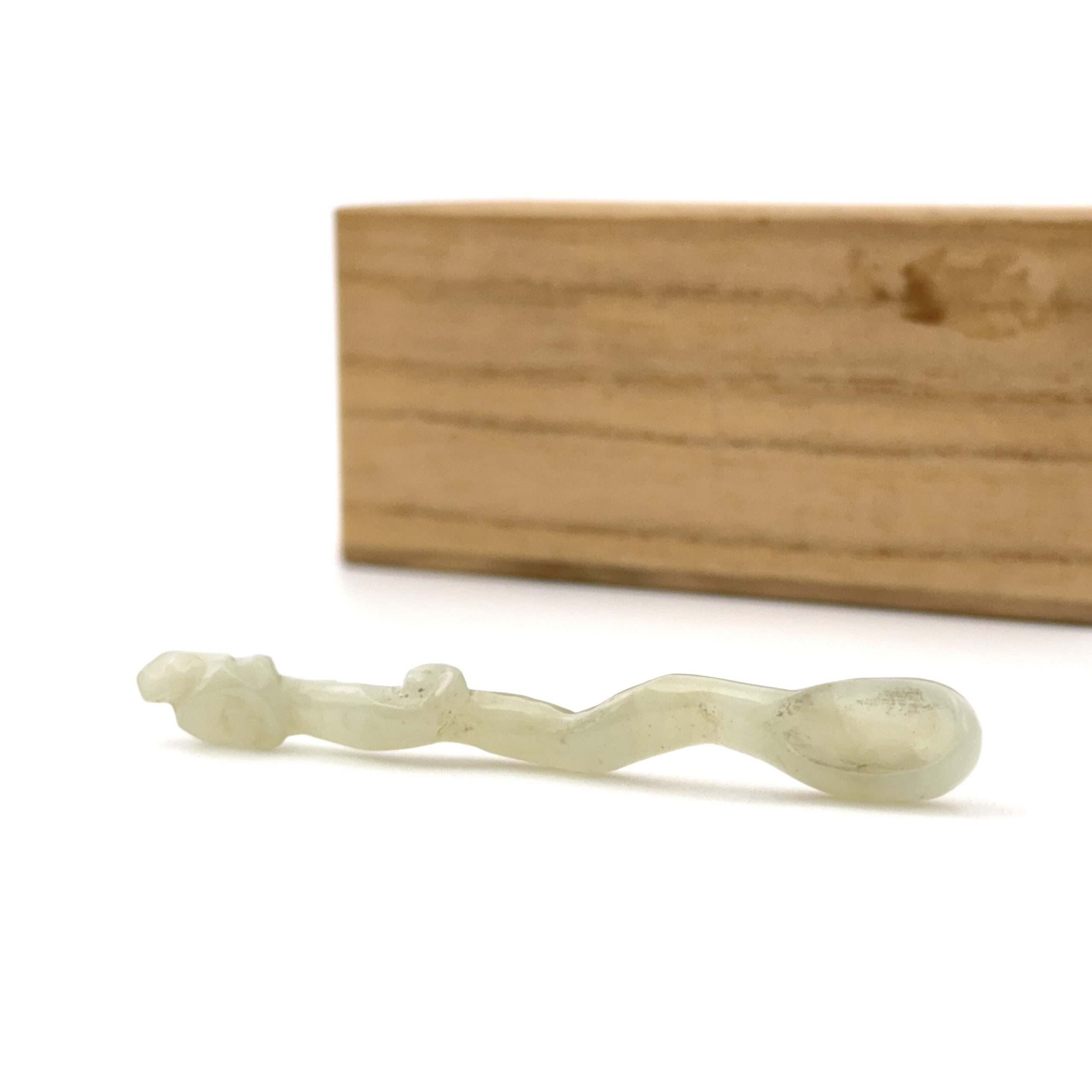 35263	清 青白玉雕 匙