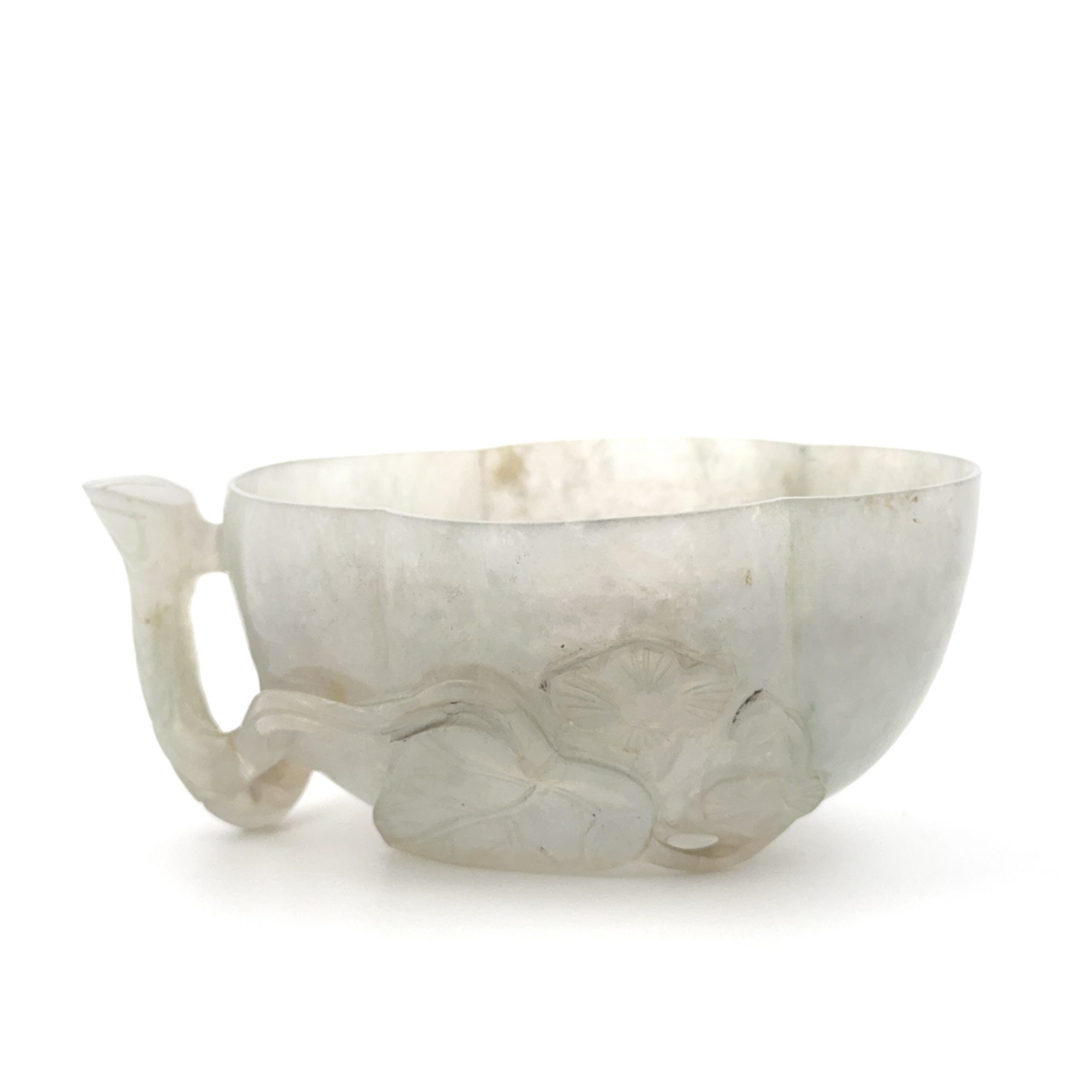 35271	清 翠玉雕 花紋 手附杯