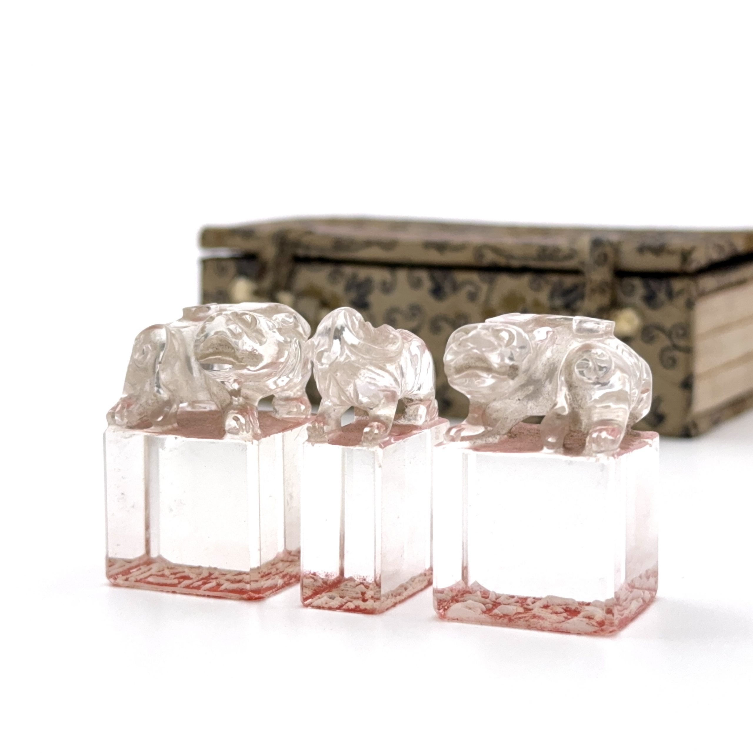 35281	清 水晶雕 獅子鈕印章 計3件