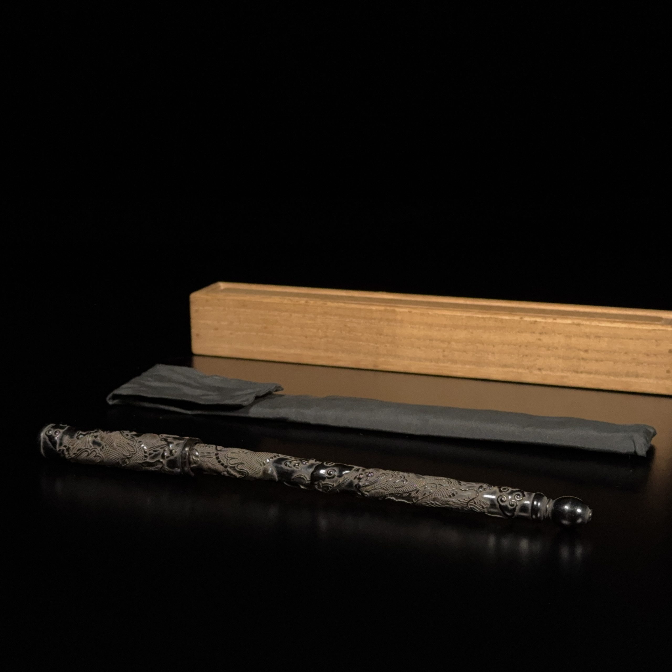 35283	明 硬木雕 雲龍紋 筆