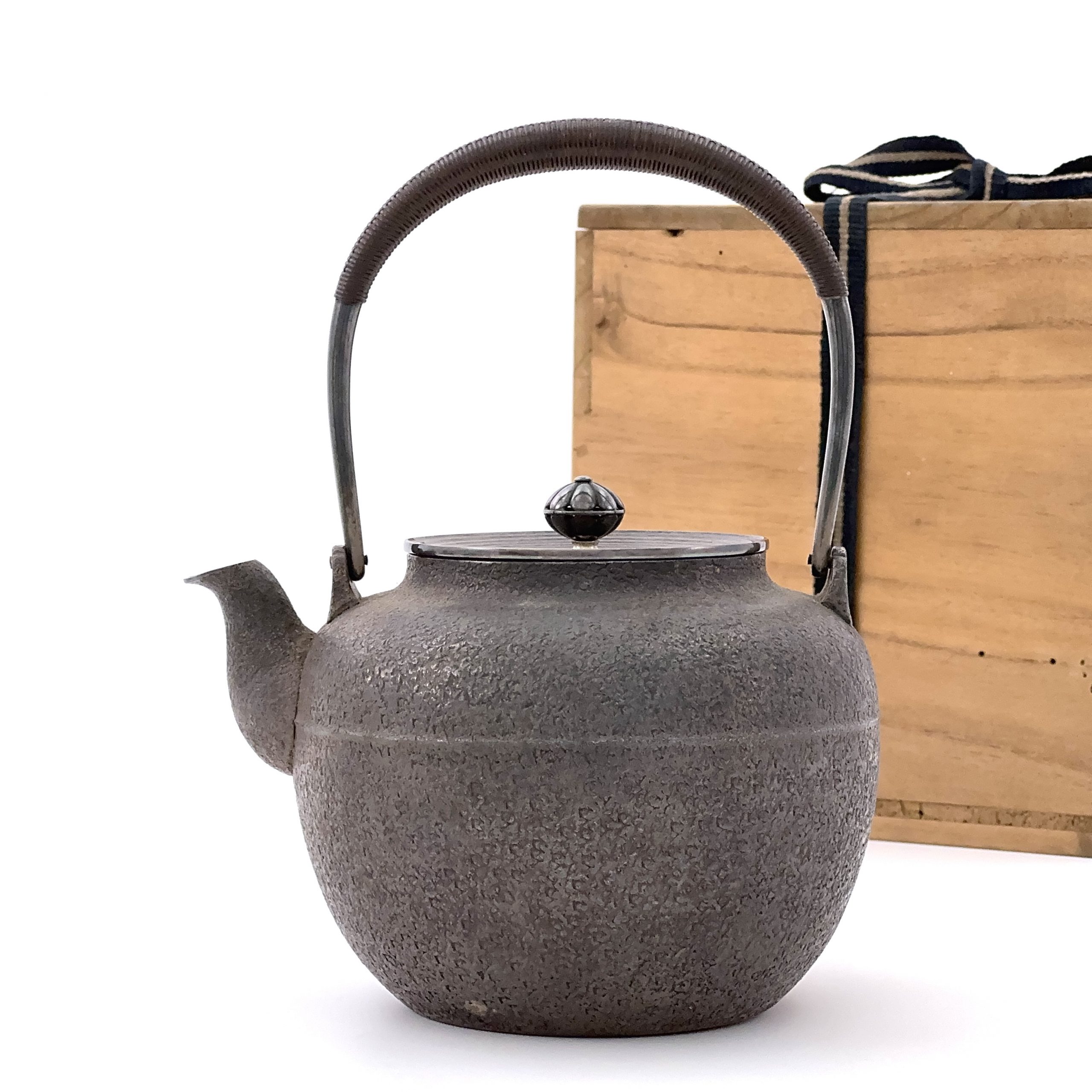 35307	「長翁斎」造 純銀 槌目湯沸 479.5g