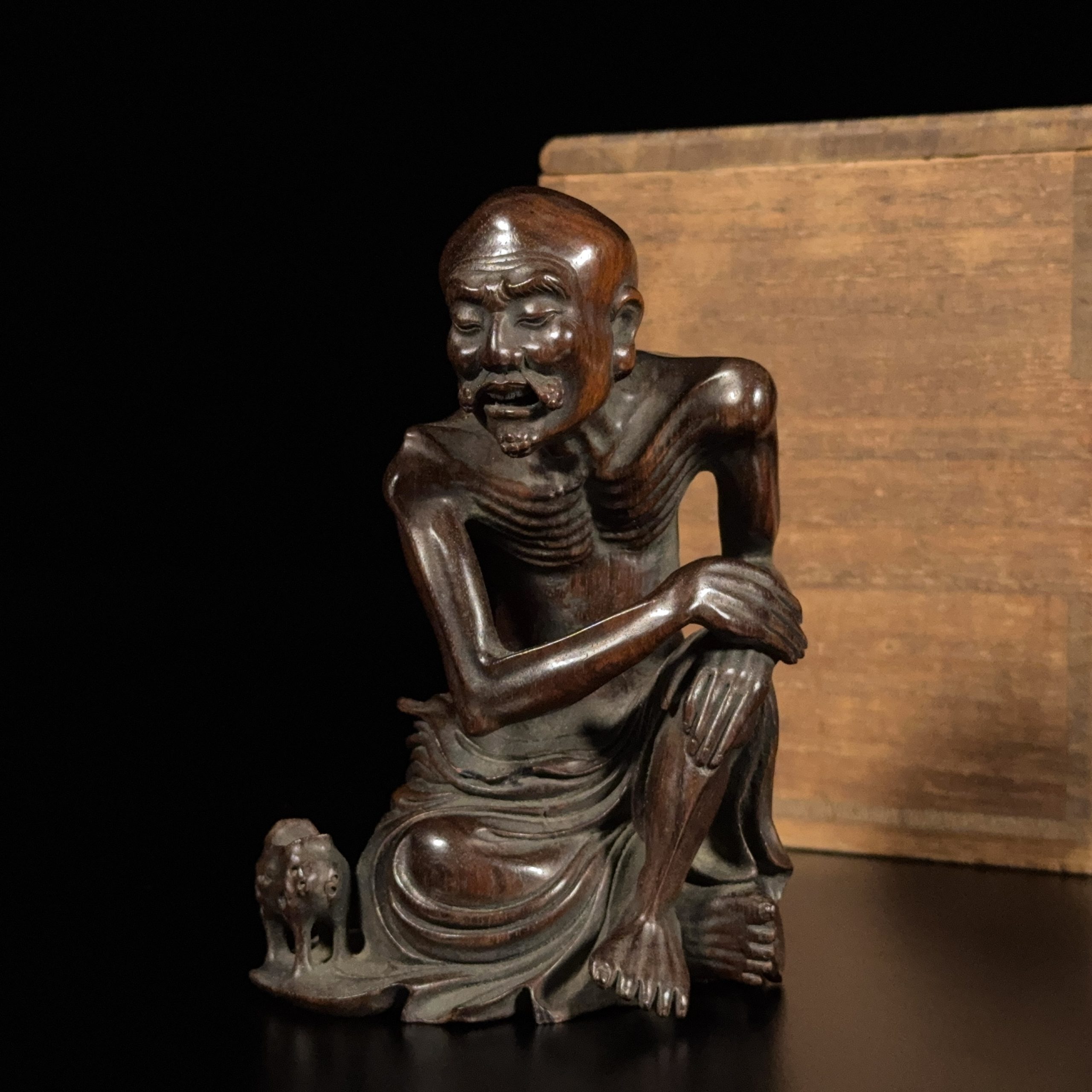 35313	「時敏」款 硬木雕 羅漢像