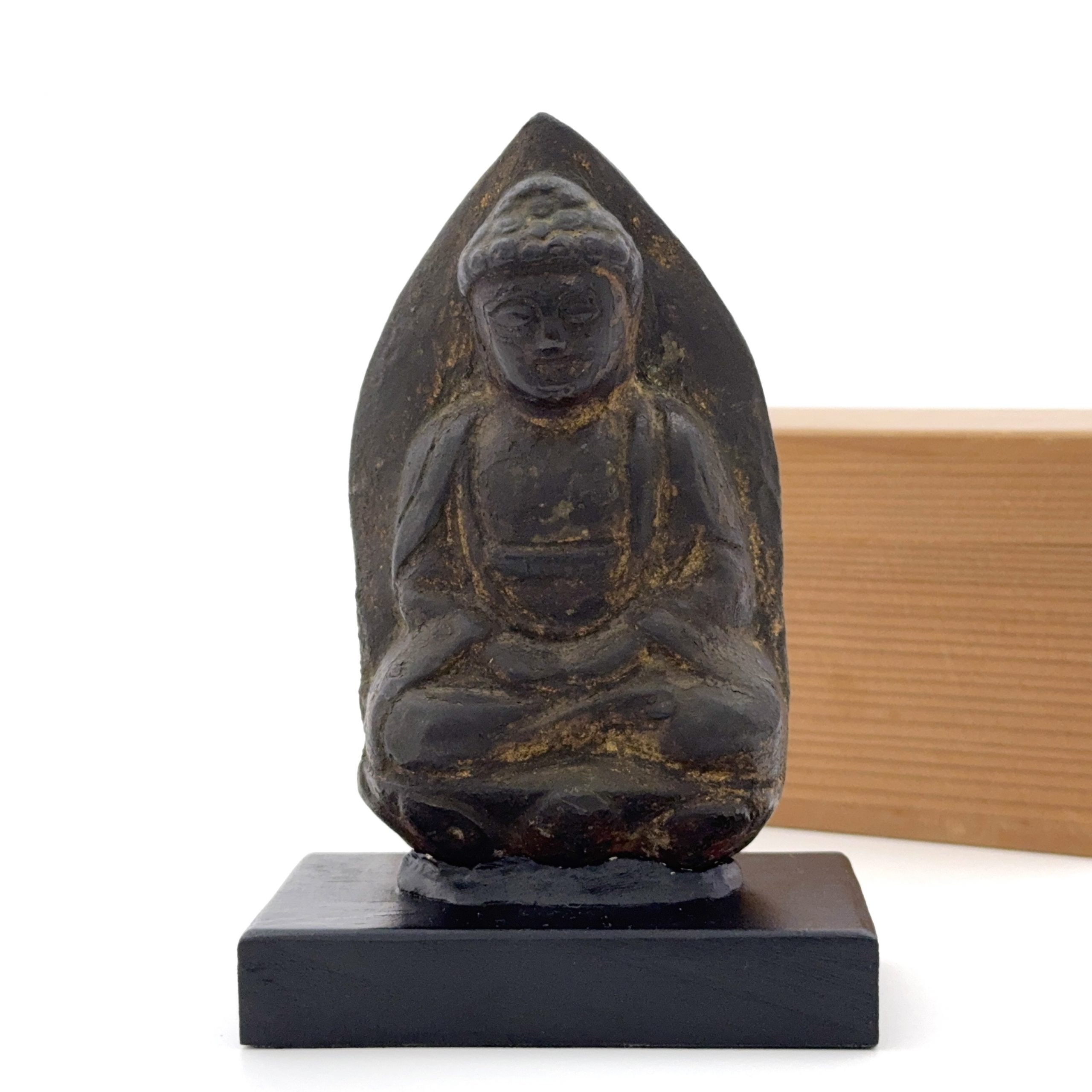 35334	渤海 銅漆金 如来坐像