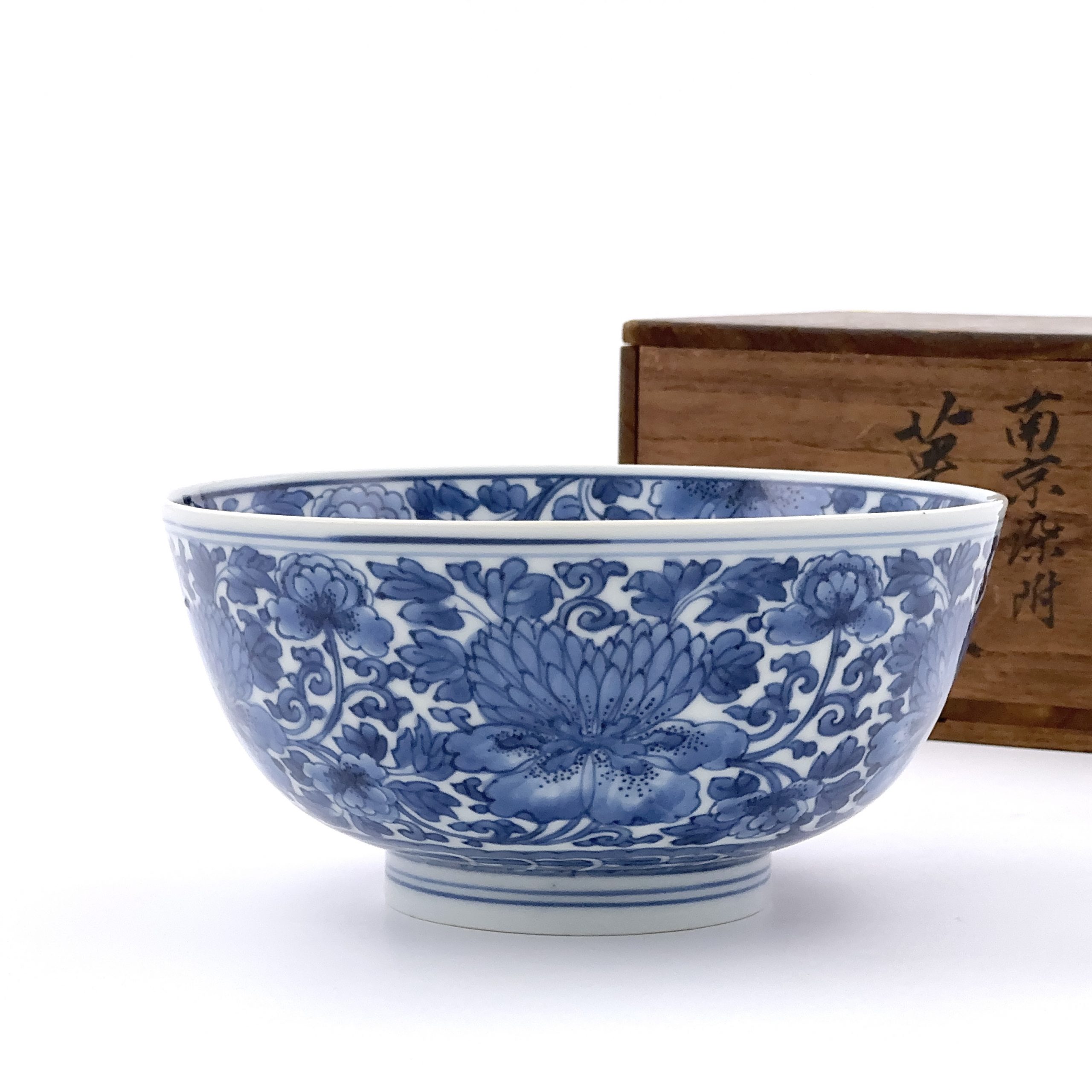 35346	清初「大明嘉靖年製」款 青花 花図 碗