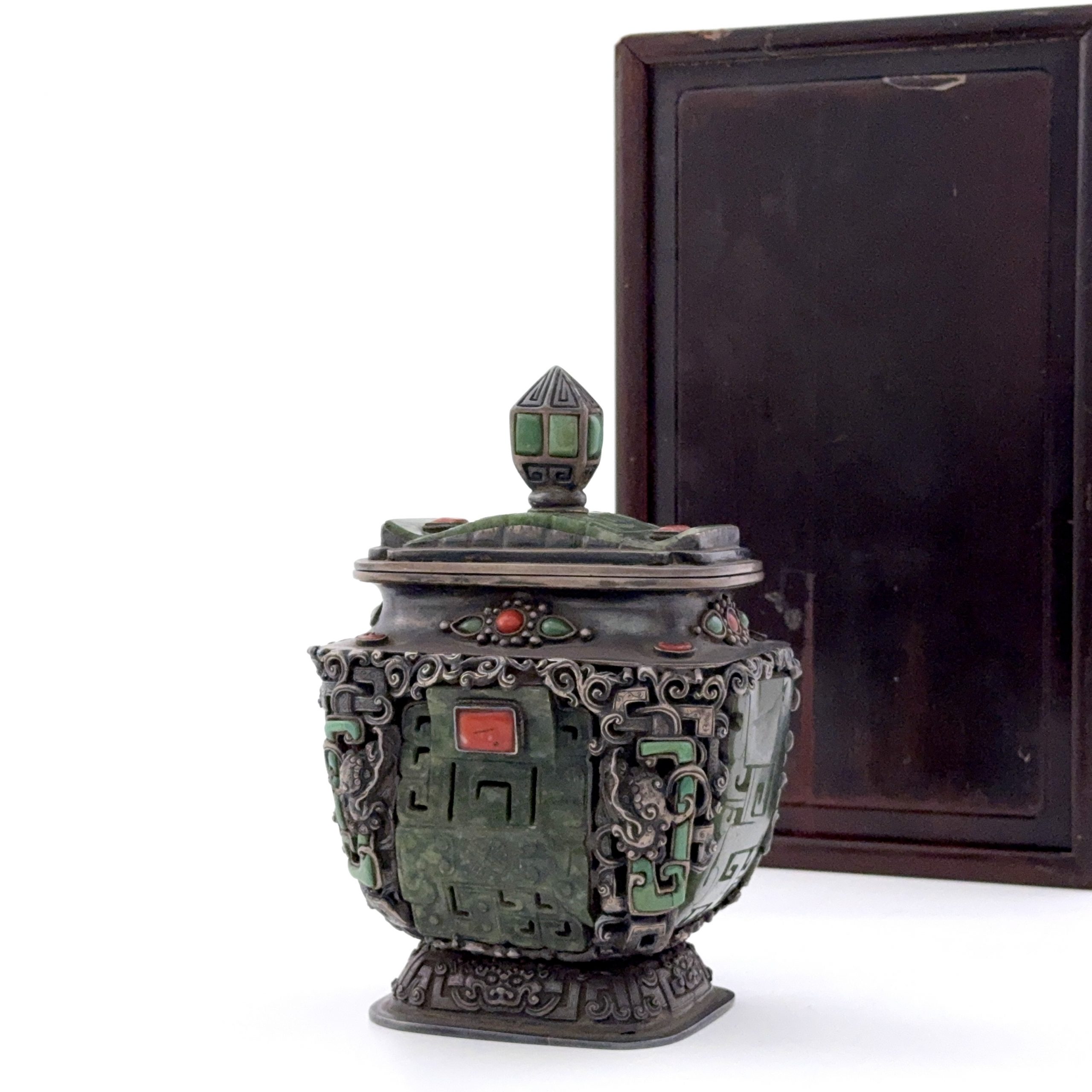 35381	十九世紀 銀嵌百寶 龍紋 蓋盒