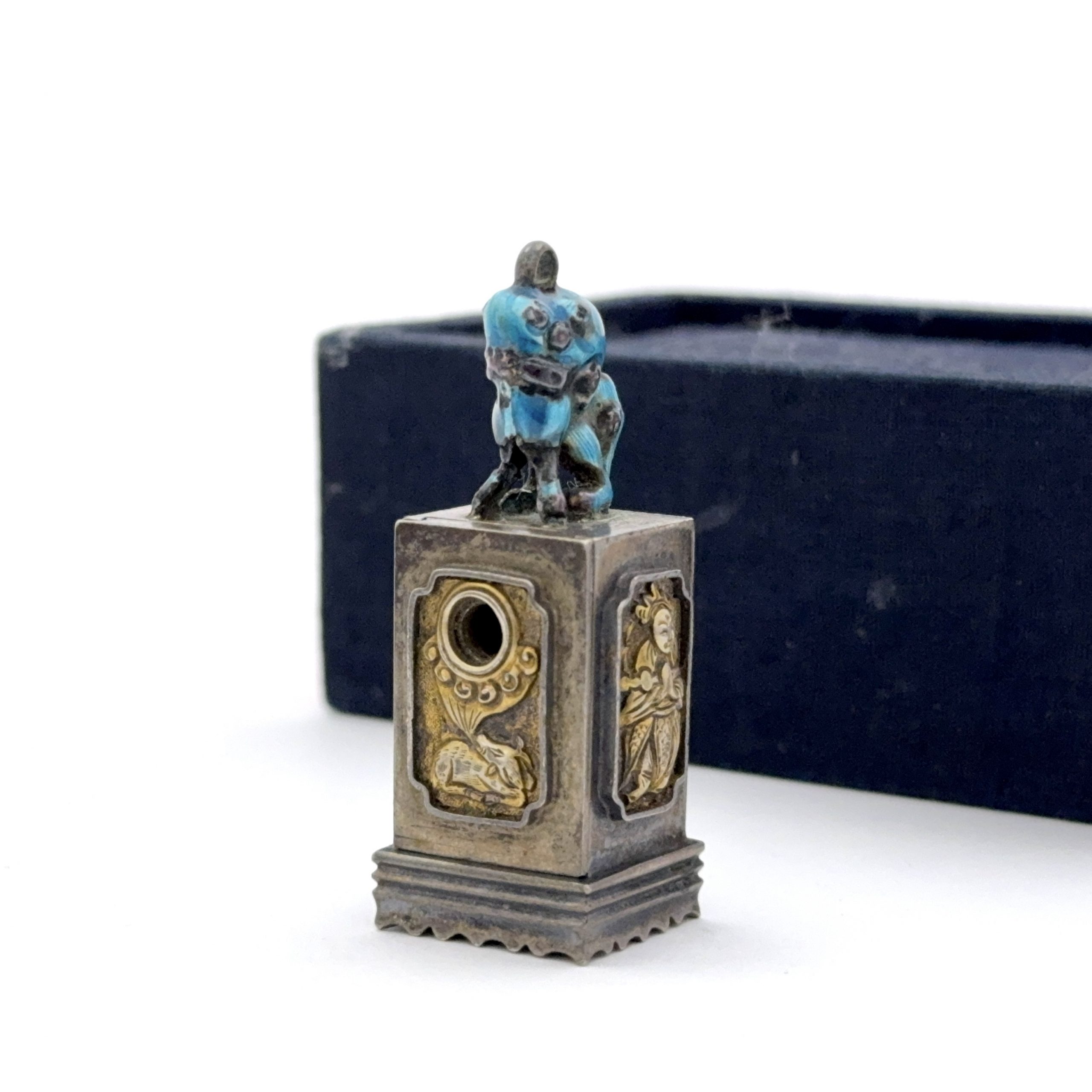 35383	清 銀製局部鎏金琺瑯 佛柜珮