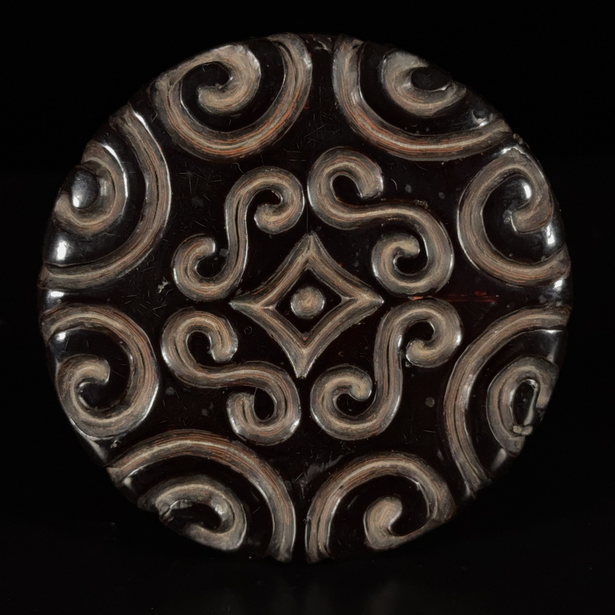 35389	明 剔犀雕 如意雲紋 圓盒