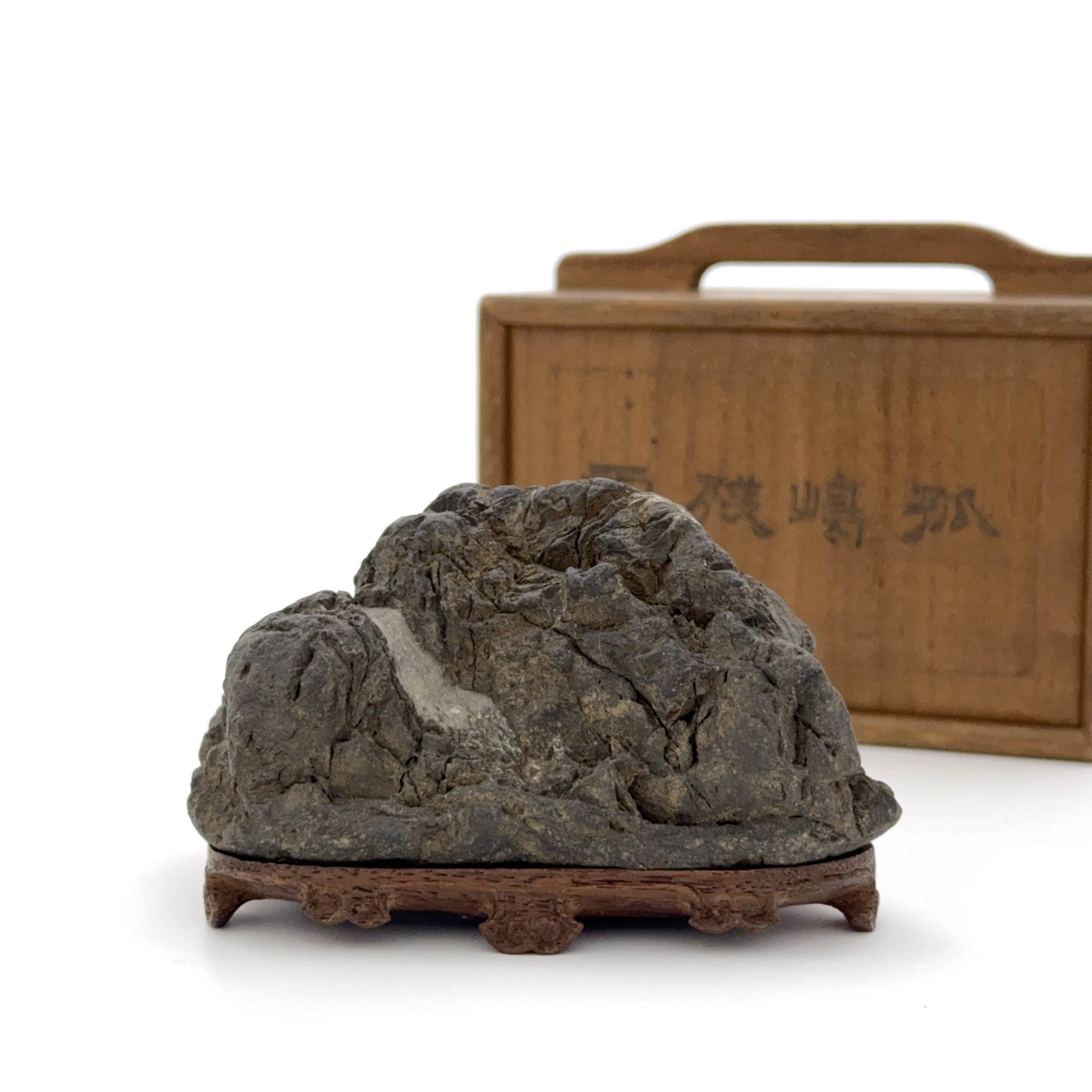 35393	「孤嶋残雪」賞石