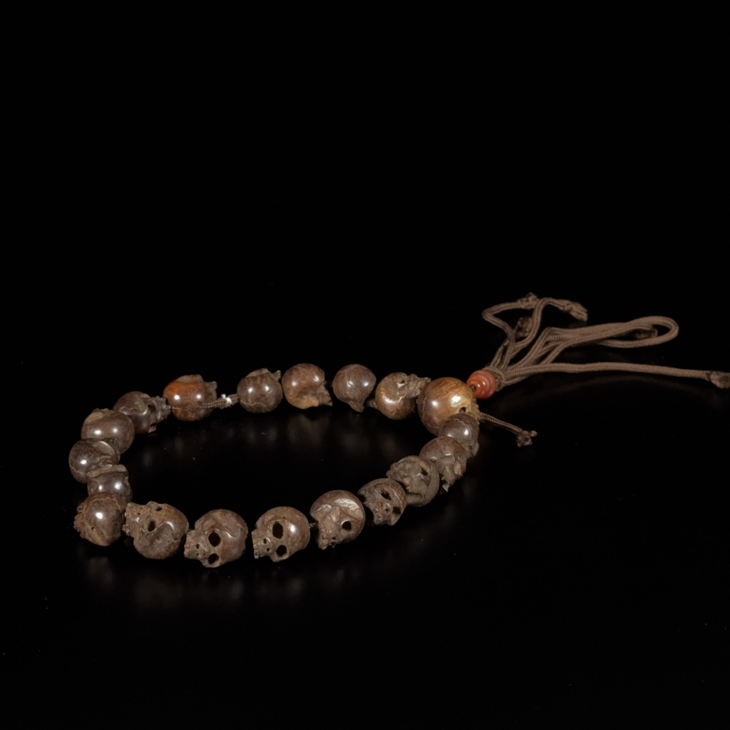 35401	沈水香木雕 髑髏 手串 40.5g