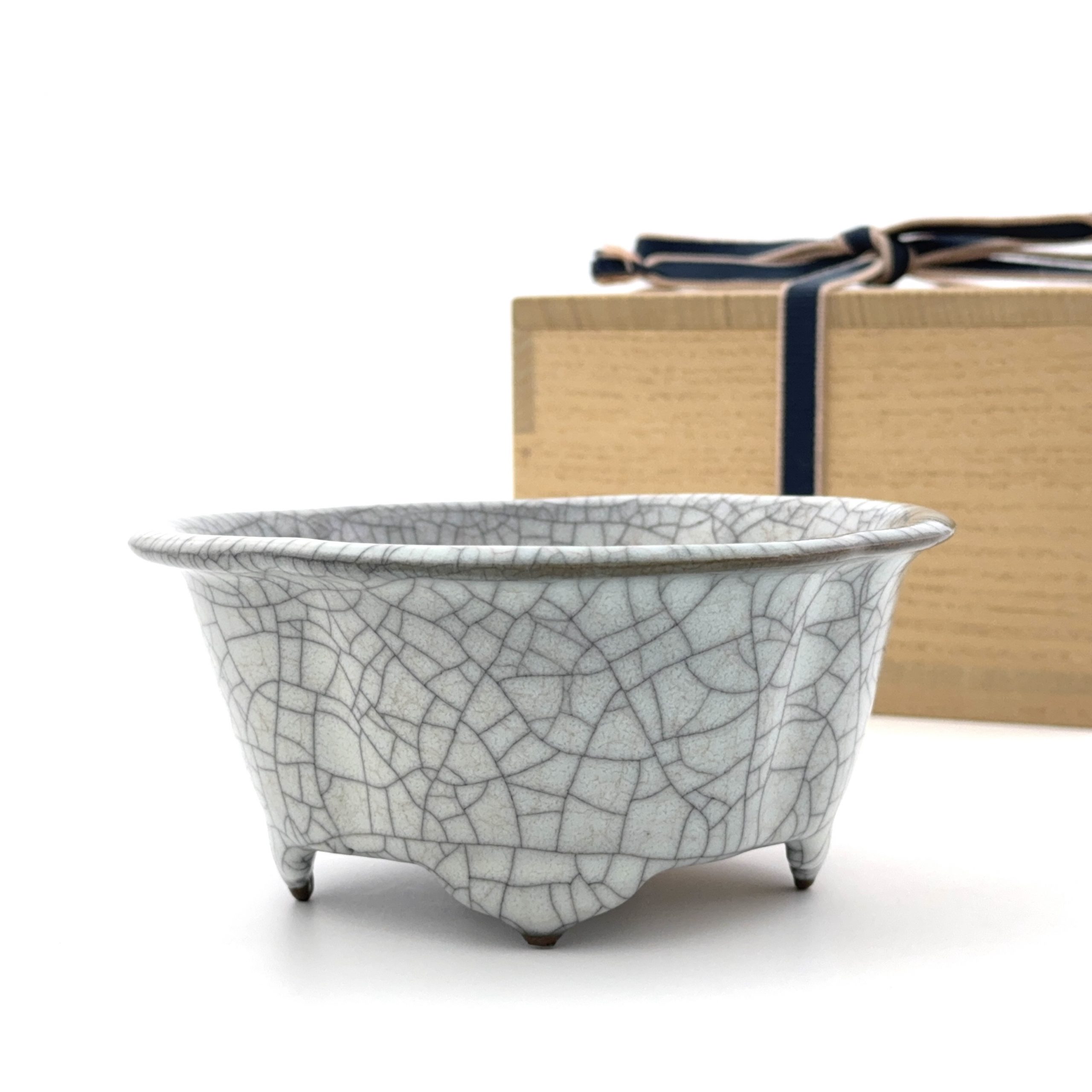 35404	明 哥窯 海棠形 花盆