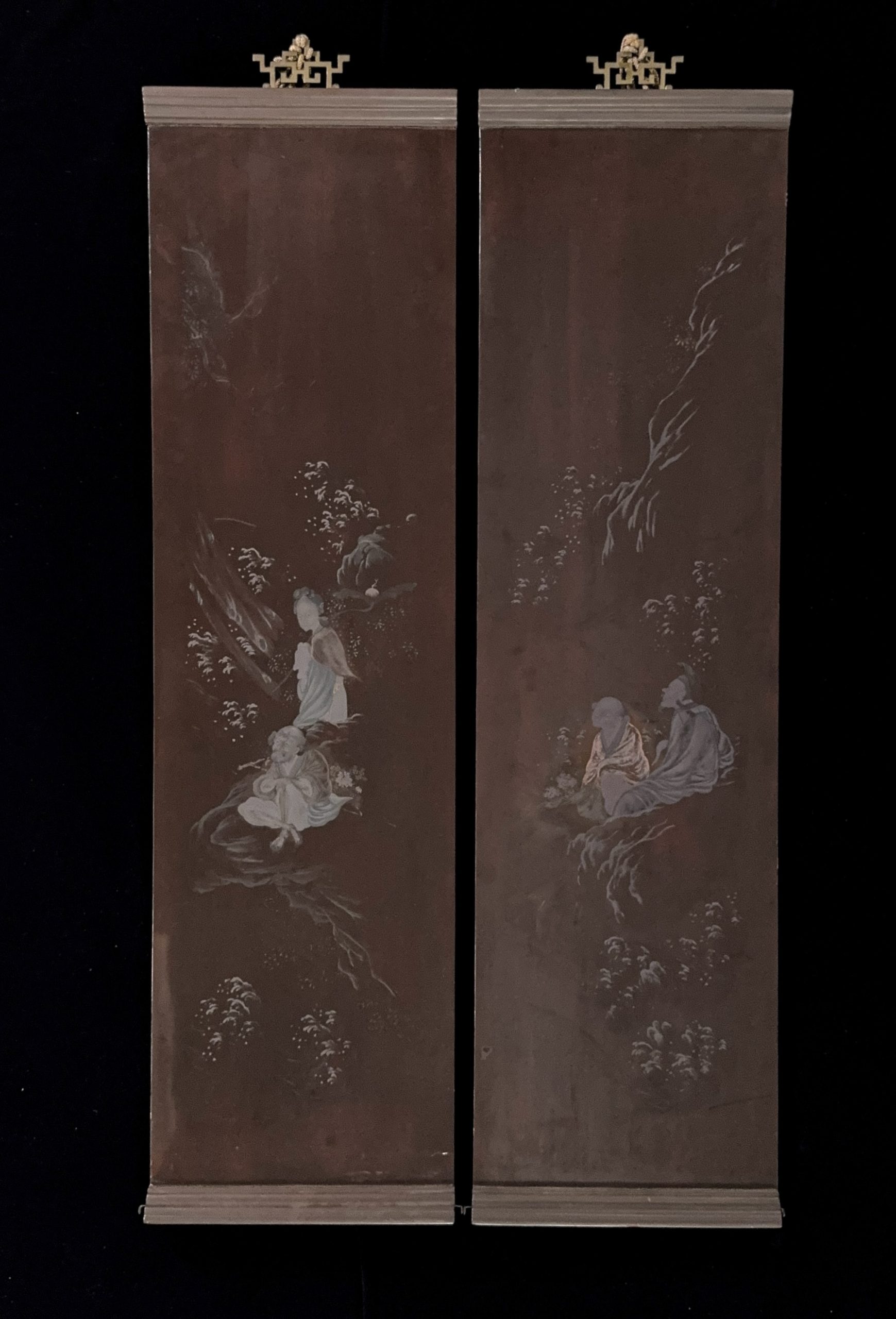 35516	木雕 黒漆漆彩 人物図 聯	125×34㎝