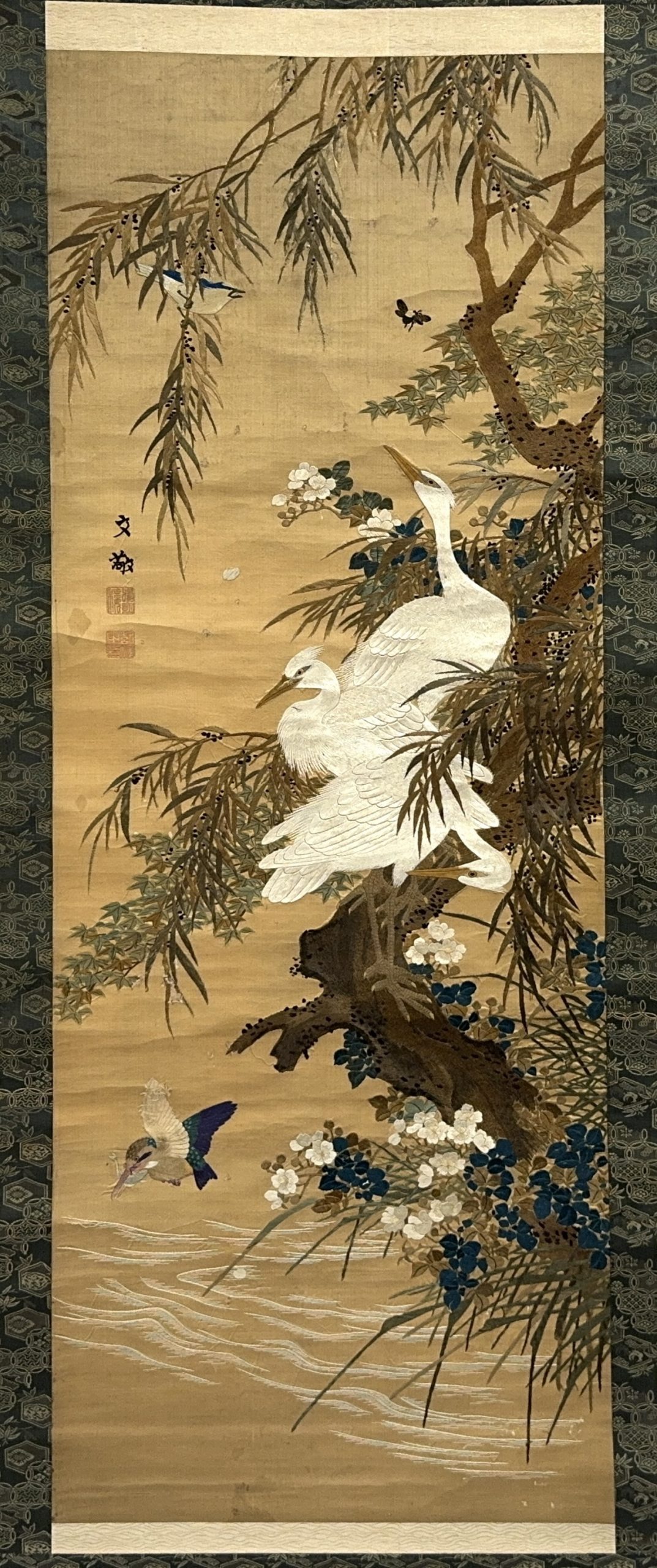 35562	「文敬」款 刺繍 柳鳥図 軸	140×53.5㎝