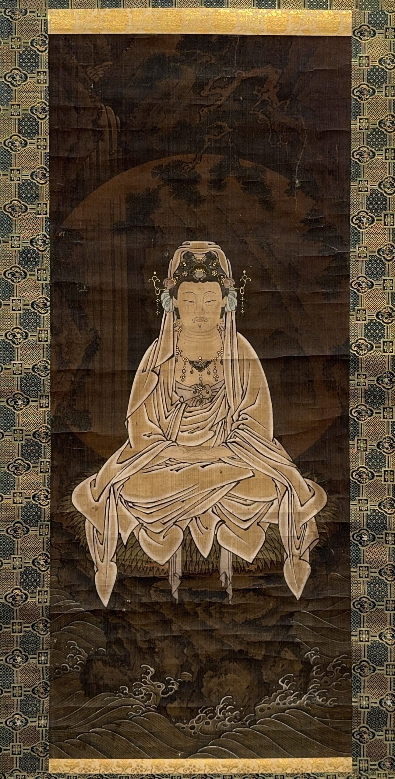 35621	古画 滝見観音図 軸	94×39㎝