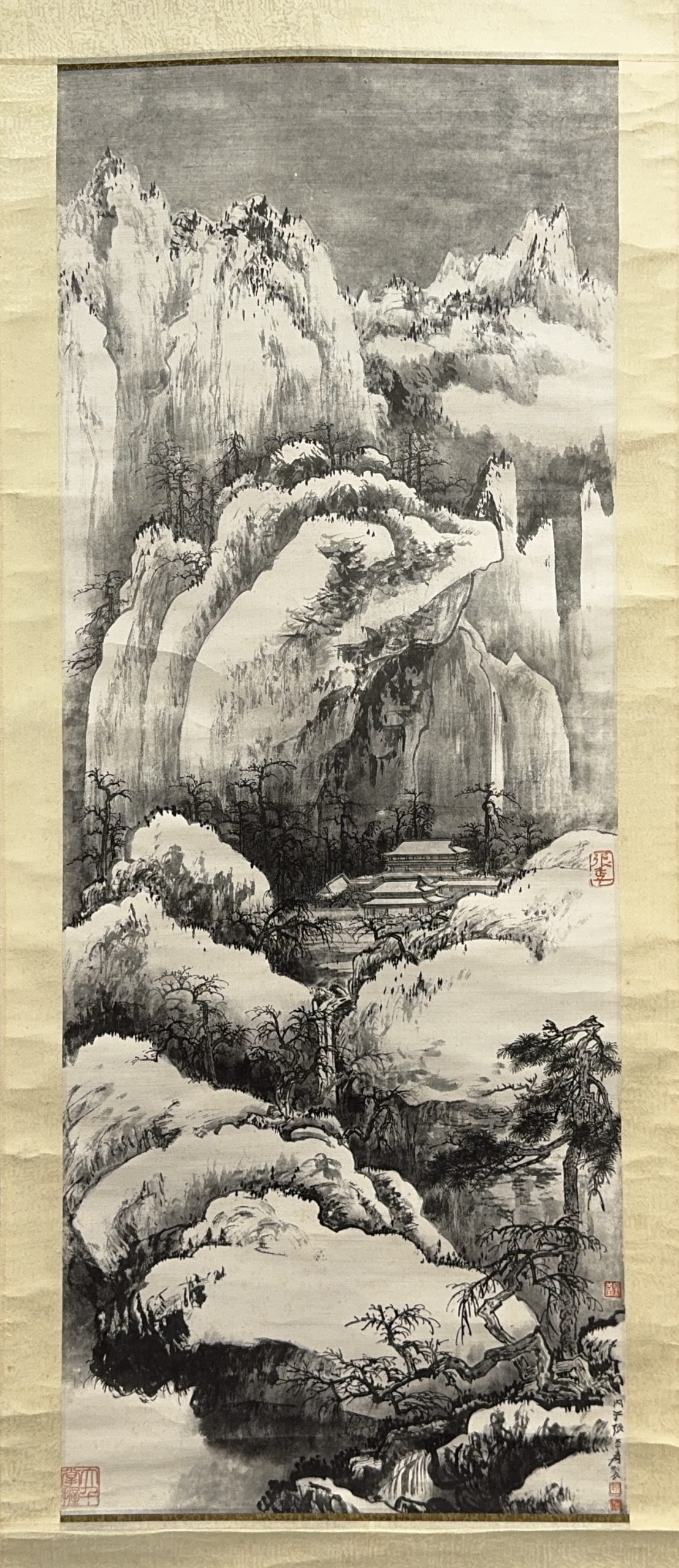 35672	「張大千」画 山水図 軸	107×41㎝