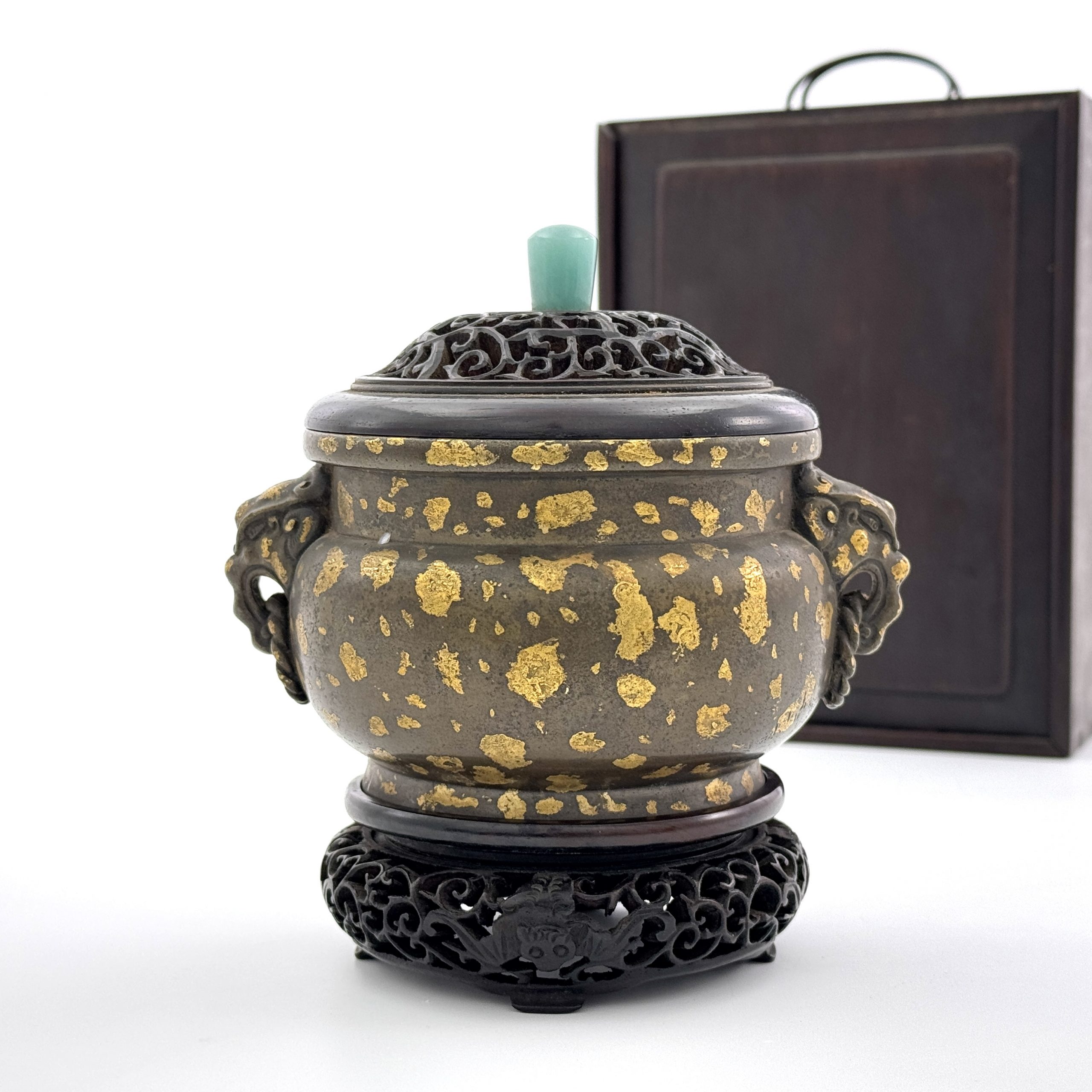 36010	十七世紀「大明宣徳年製」款 銅點金 獣耳爐 698g