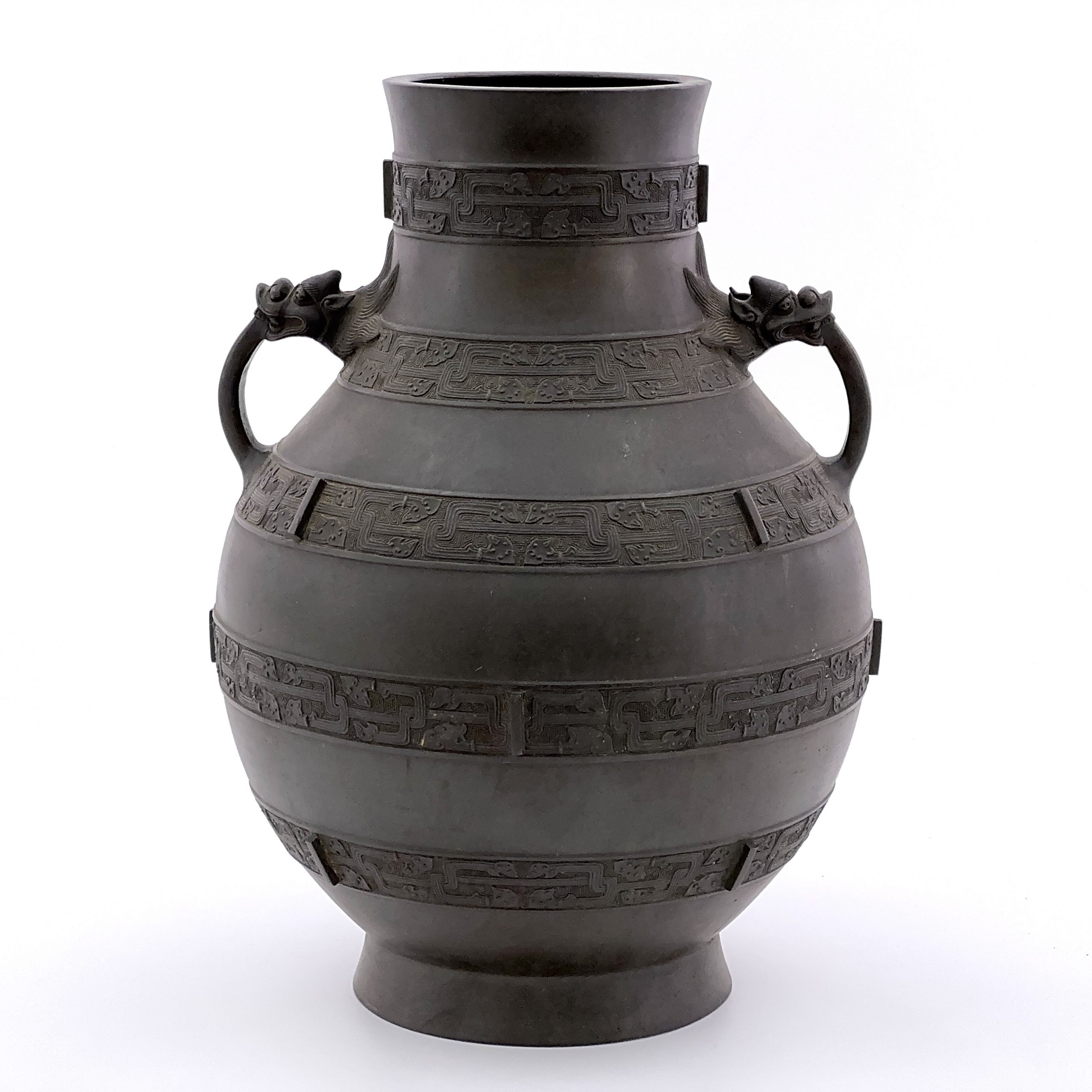 36104	十七世紀 在銘 銅 饕餮紋 獅子耳瓶