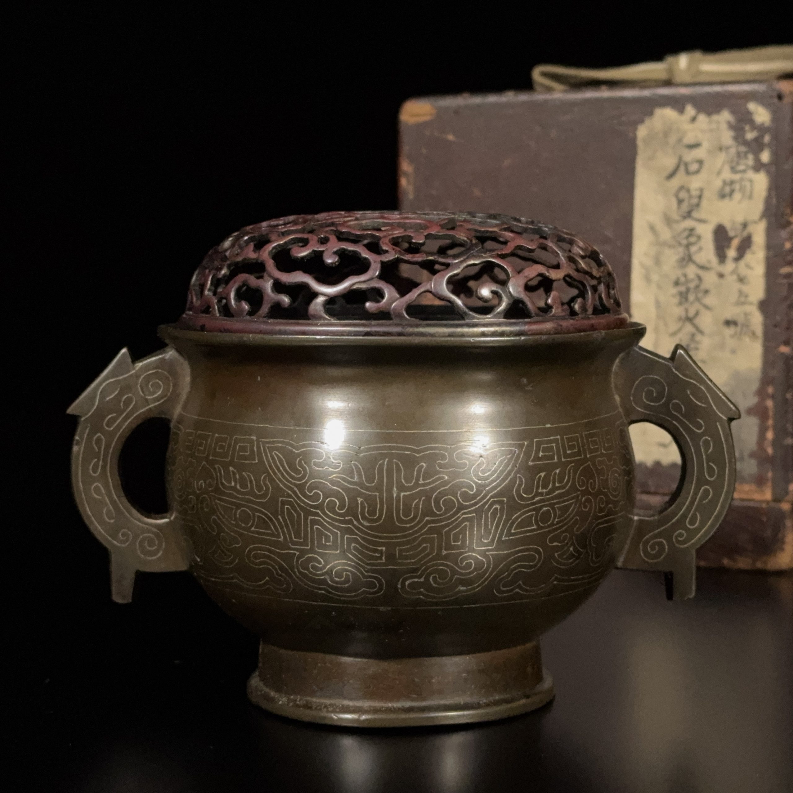 36116	明末「石叟」款 銅錯銀 饕餮鳳耳爐