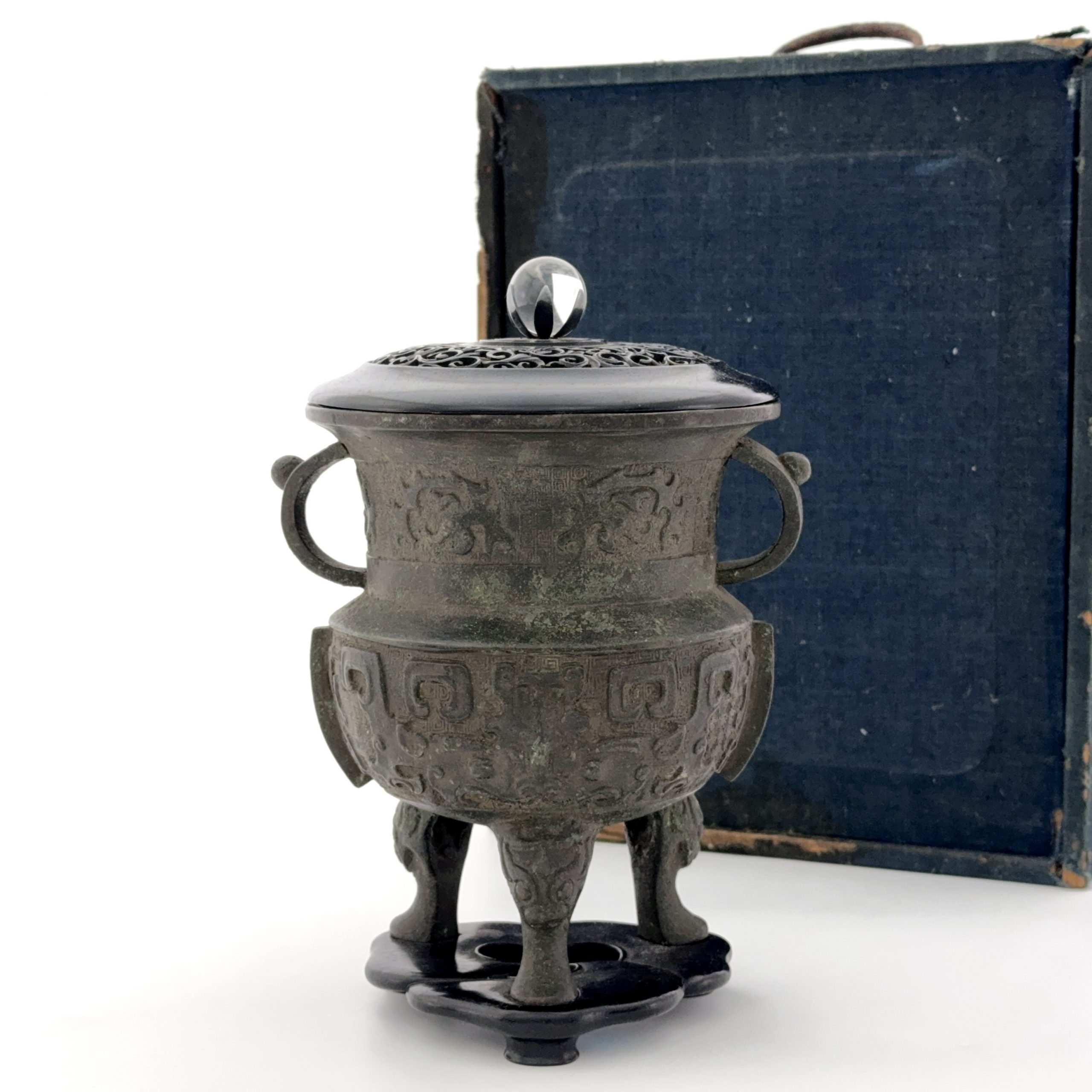 36118	明 銅 饕餮紋 三足雙耳爐