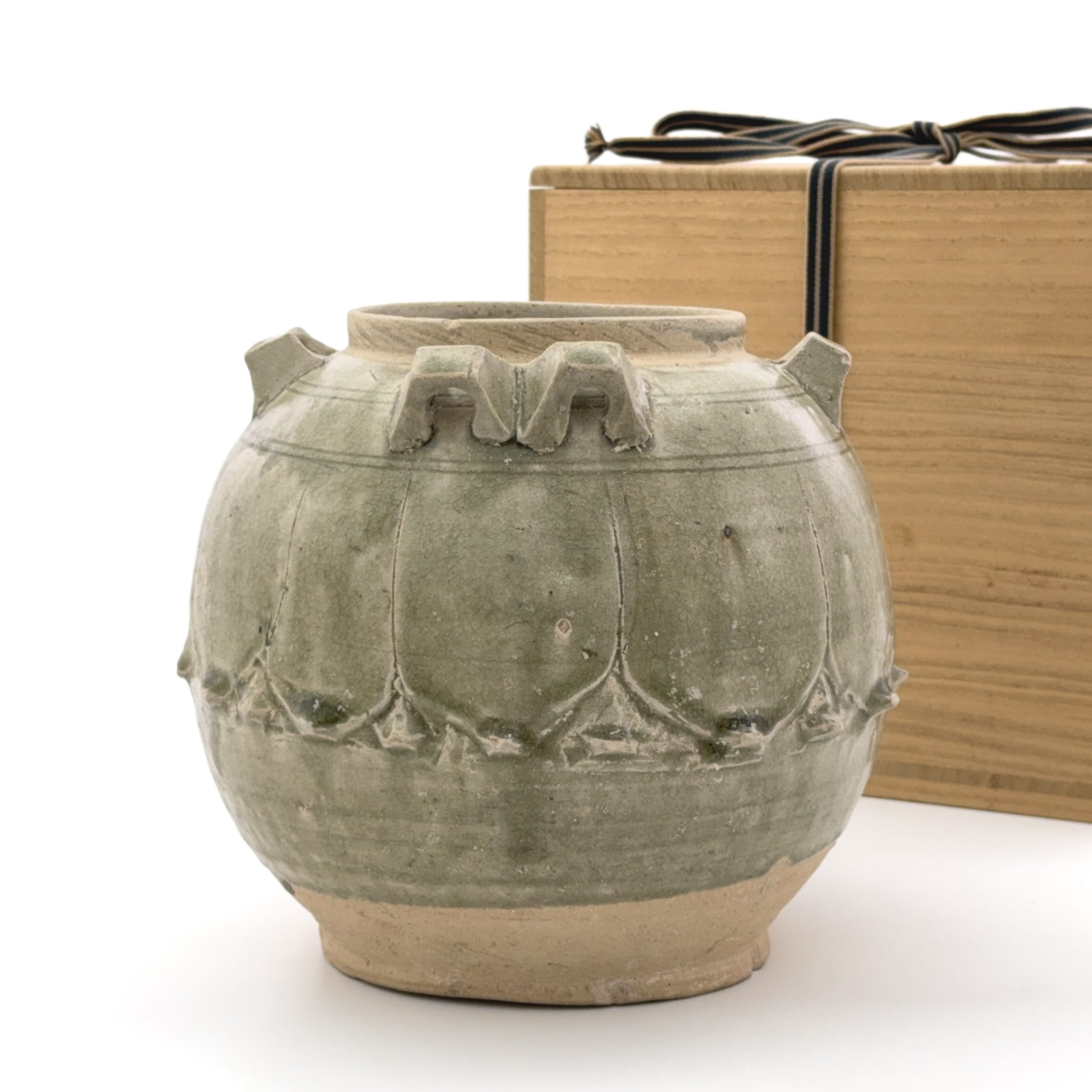 36134	北斉 青磁 蓮瓣紋 六耳壺