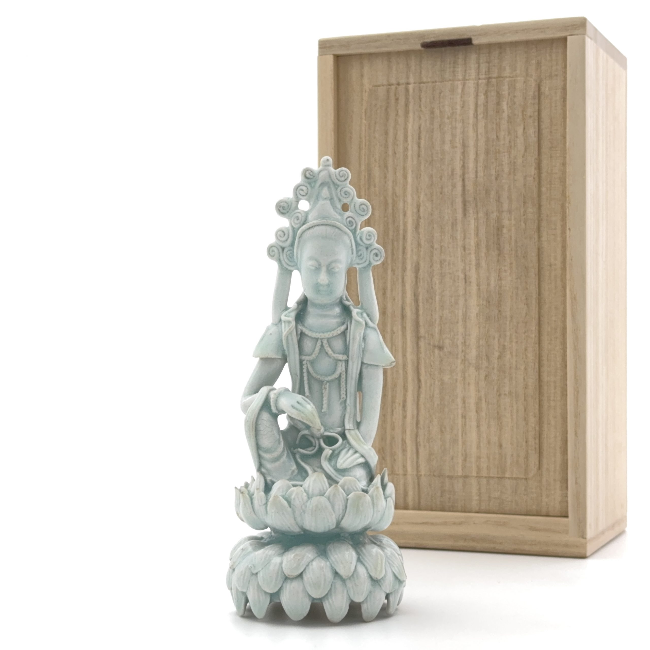 36143	青白磁 観音像