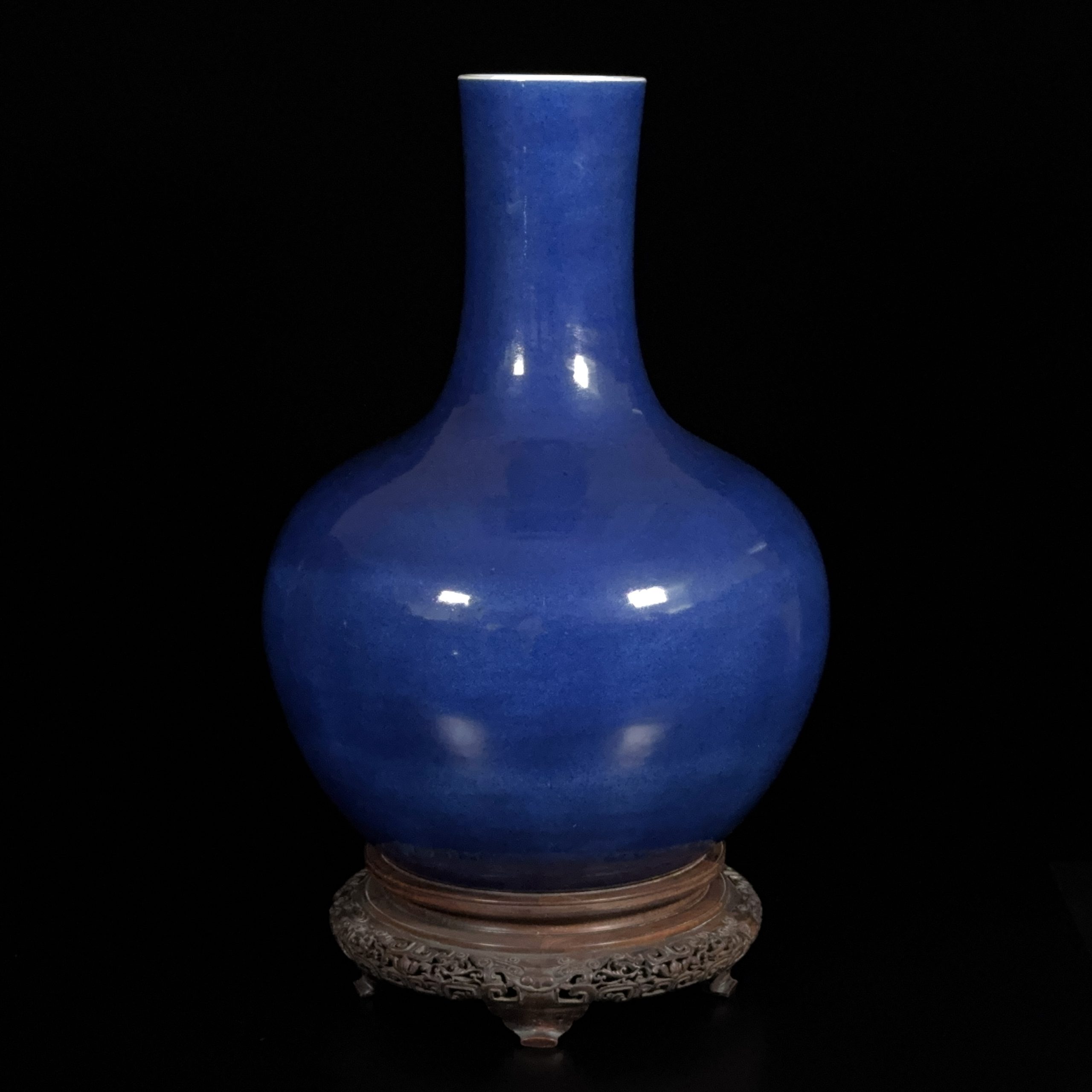 36015	清「大清乾隆年製」款 霽藍釉 天球瓶	　