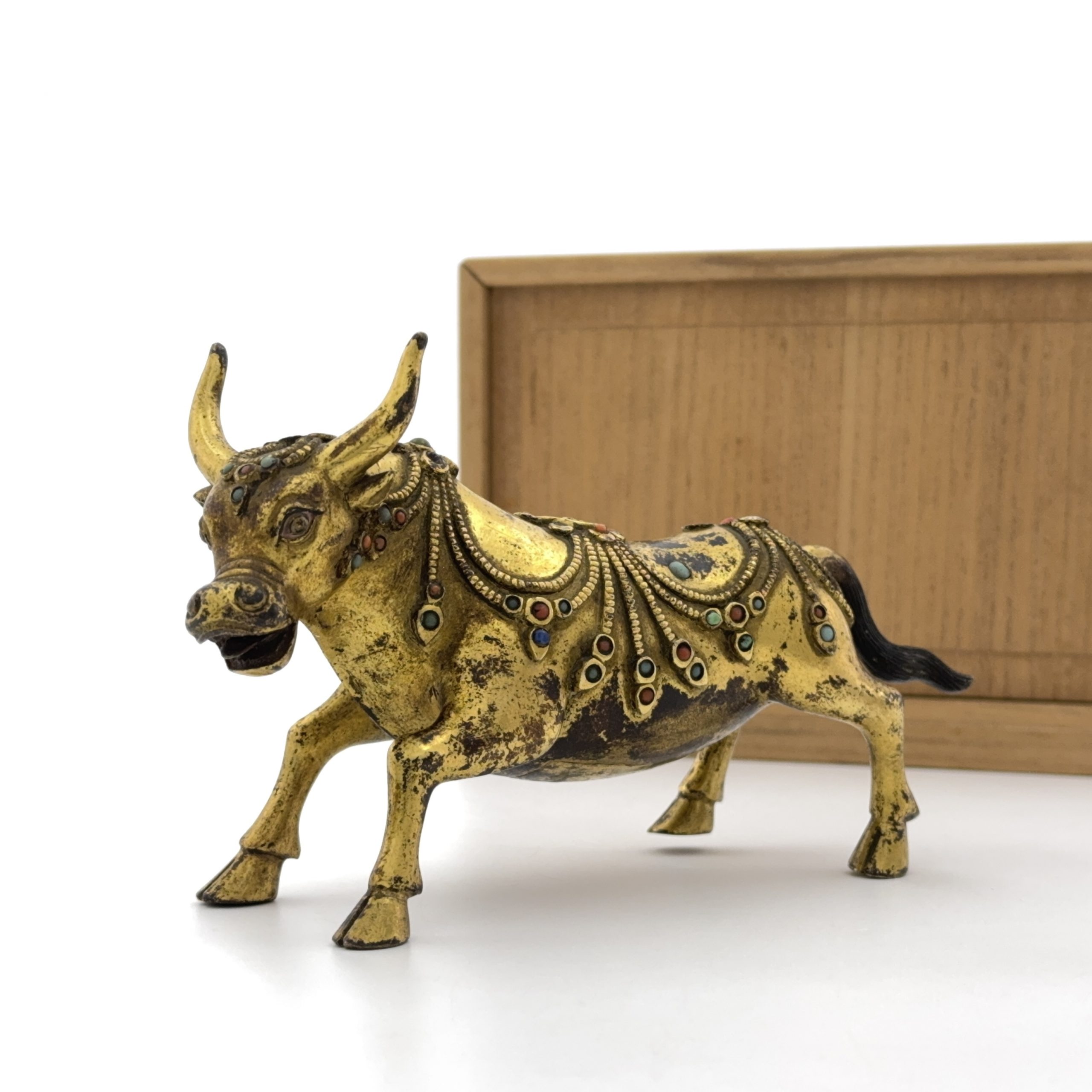 36157	十七/十八世紀 銅鎏金嵌百寶 牛