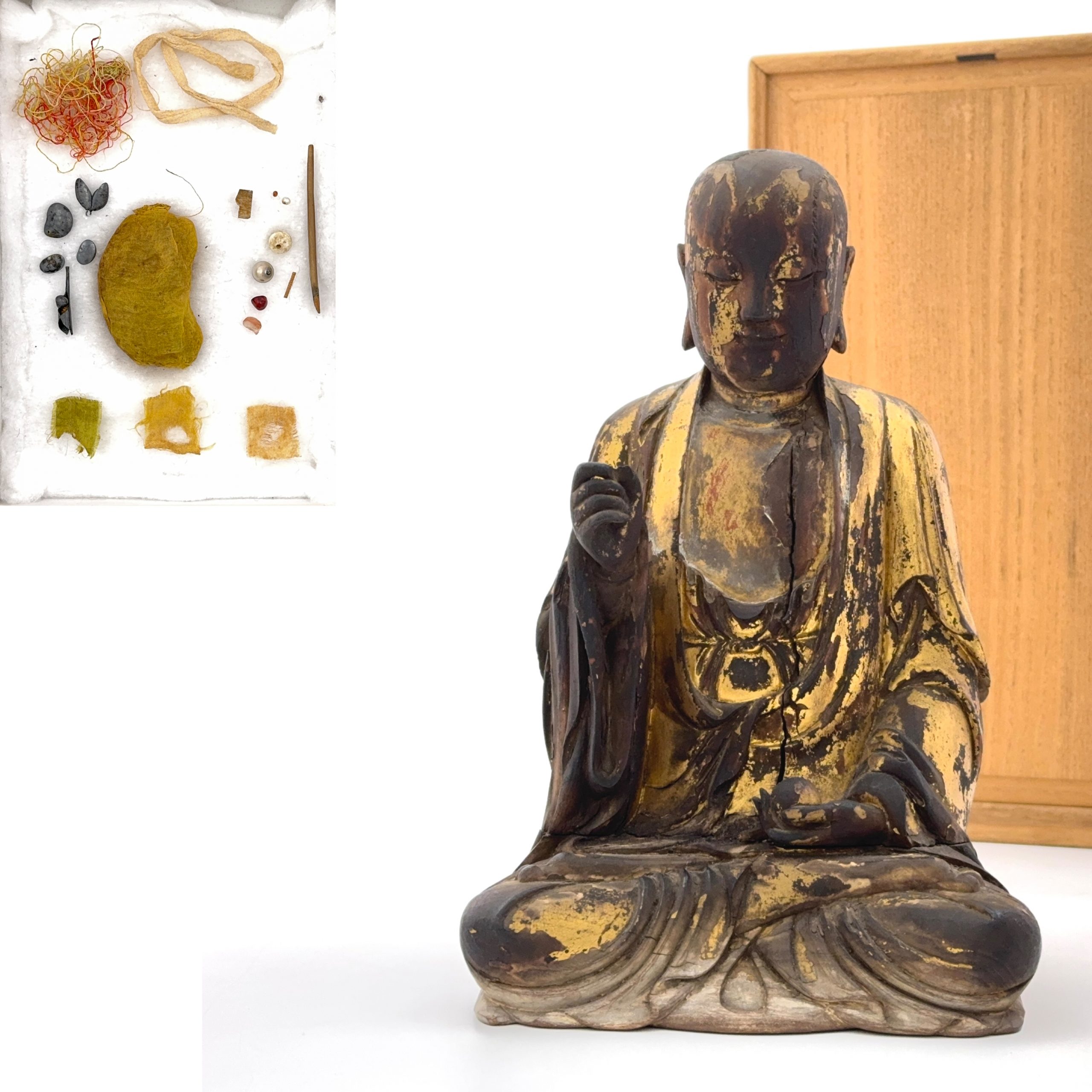 36158	清初 木雕漆金 地蔵菩薩坐像