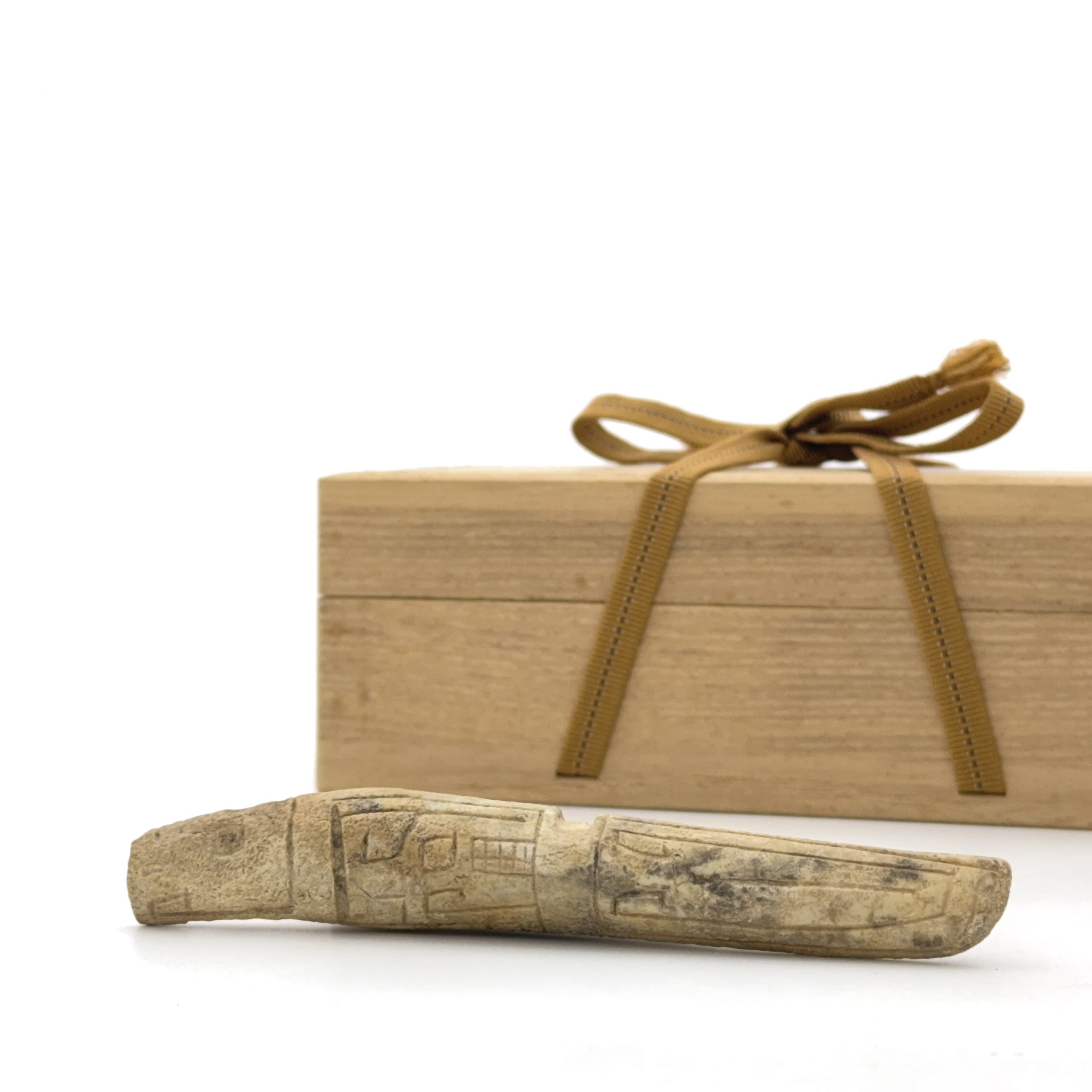 36176	骨製刻紋 魚