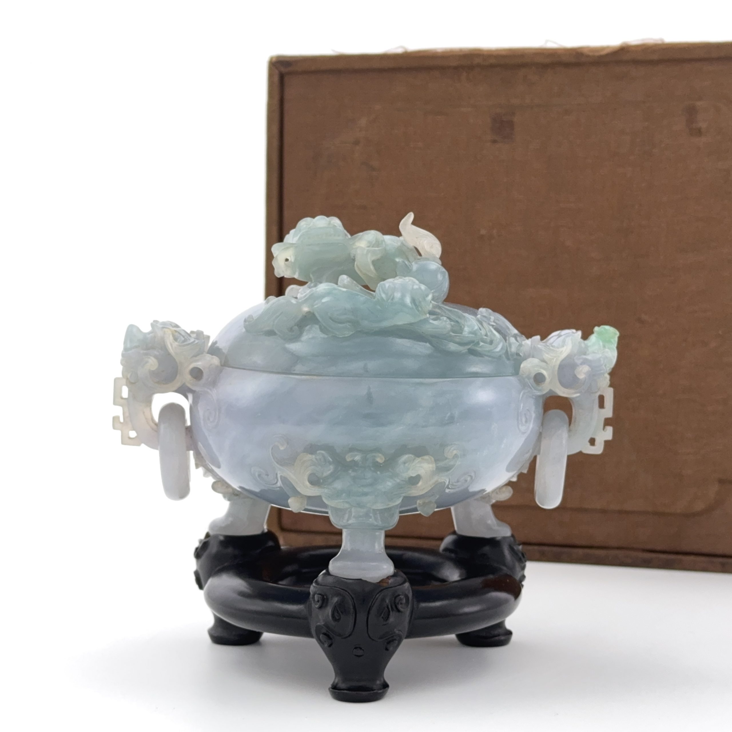 36179	十九世紀 翠玉雕 太獅少獅鈕 蓋爐