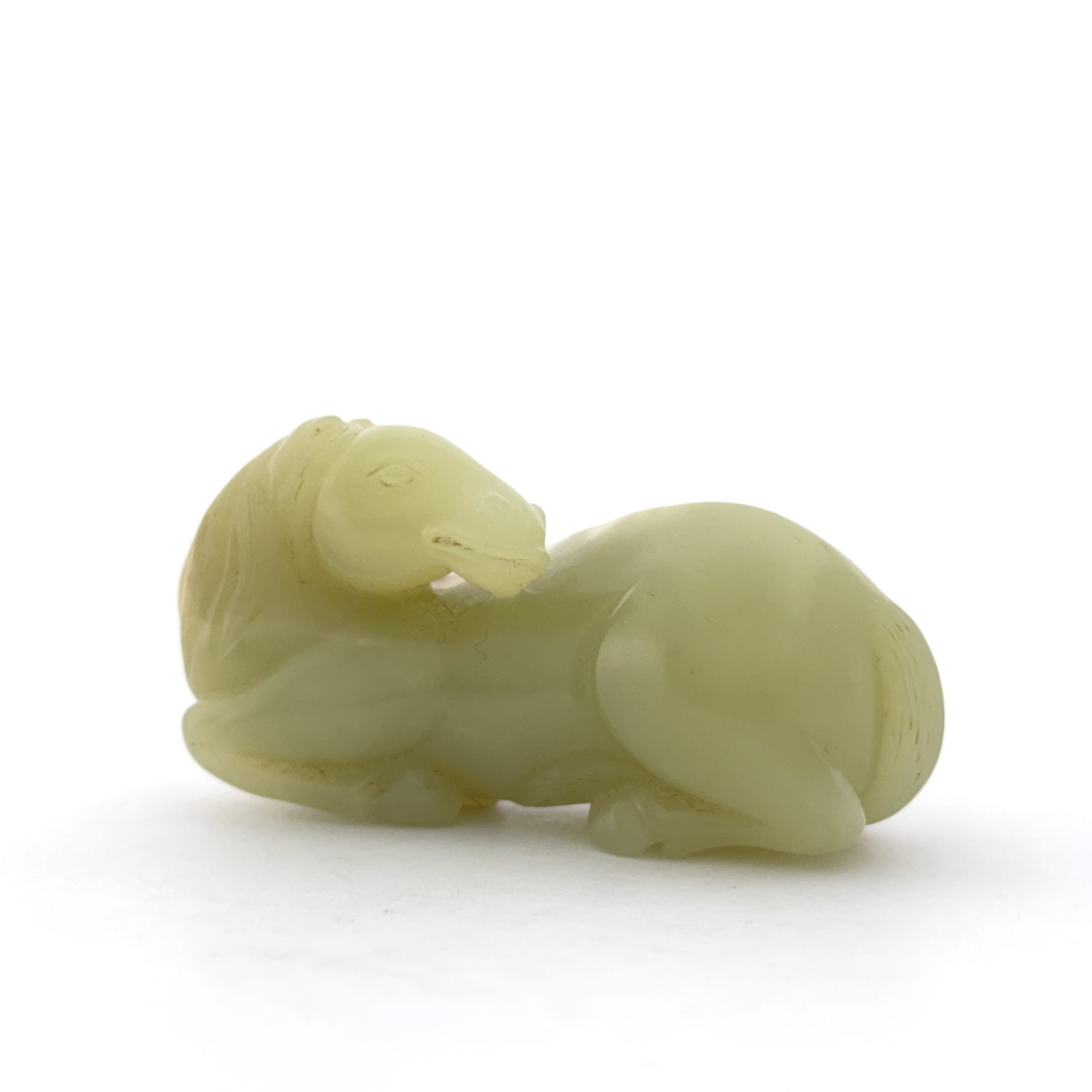 36189	黄玉帯皮雕 臥馬