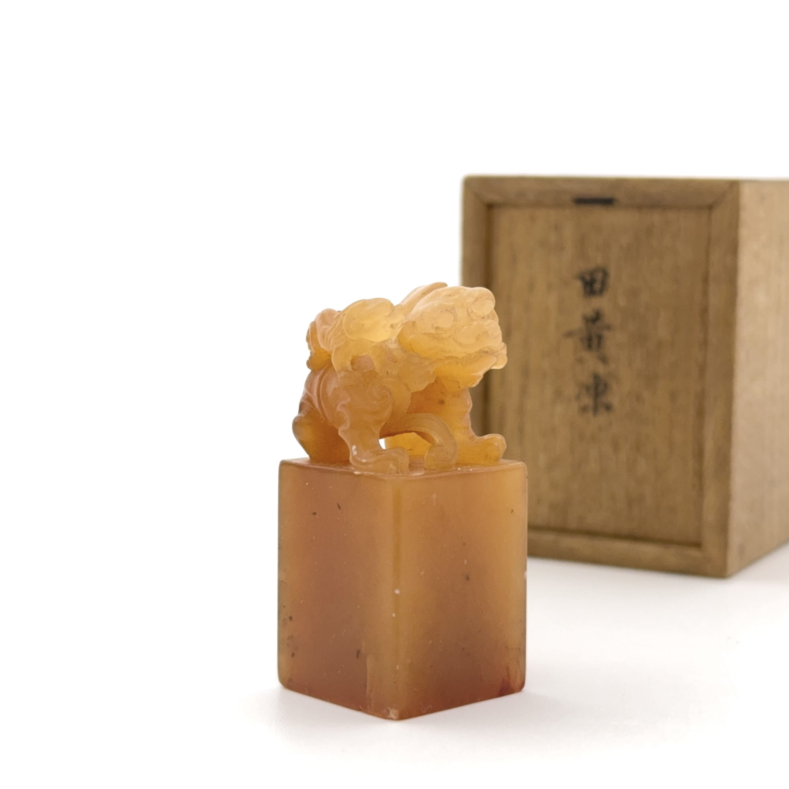 36211	清 田黄石雕 太獅少獅鈕印章 34g