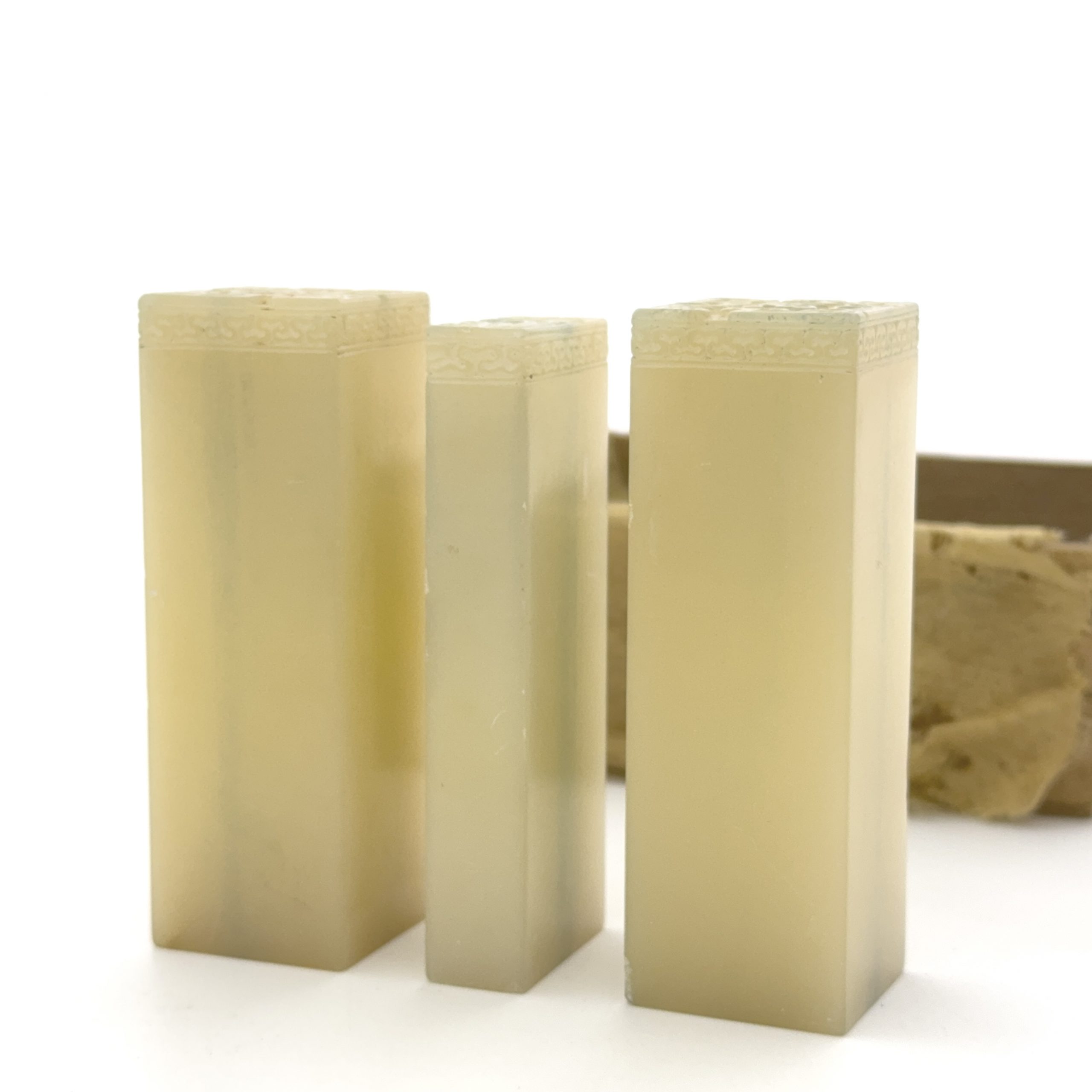 36218	清 寿山石雕 龍紋 印材 計3件