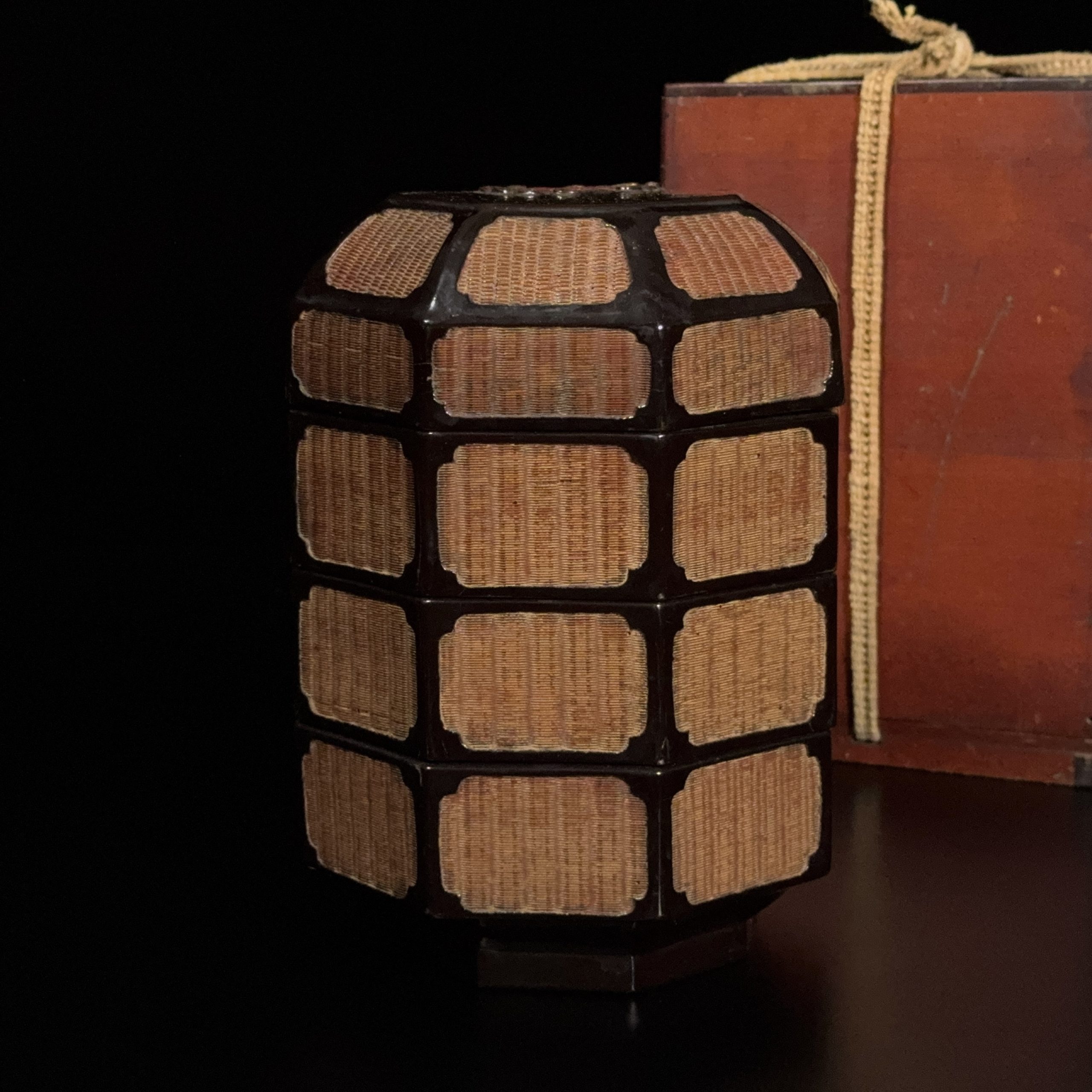 36248	明末 黒漆藤編 八角三截盒