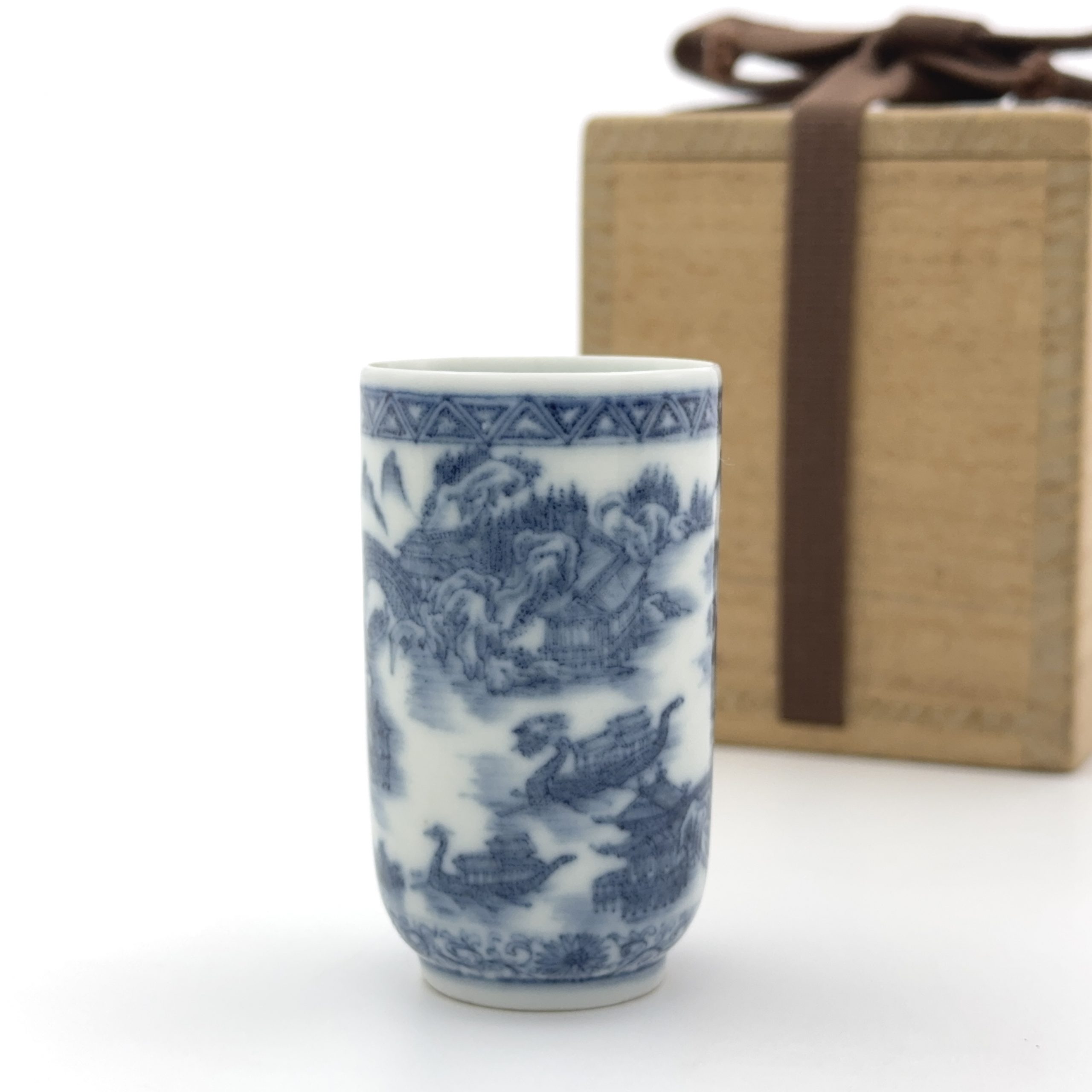 36265	清「若深珍蔵」款 青花 山水図 杯