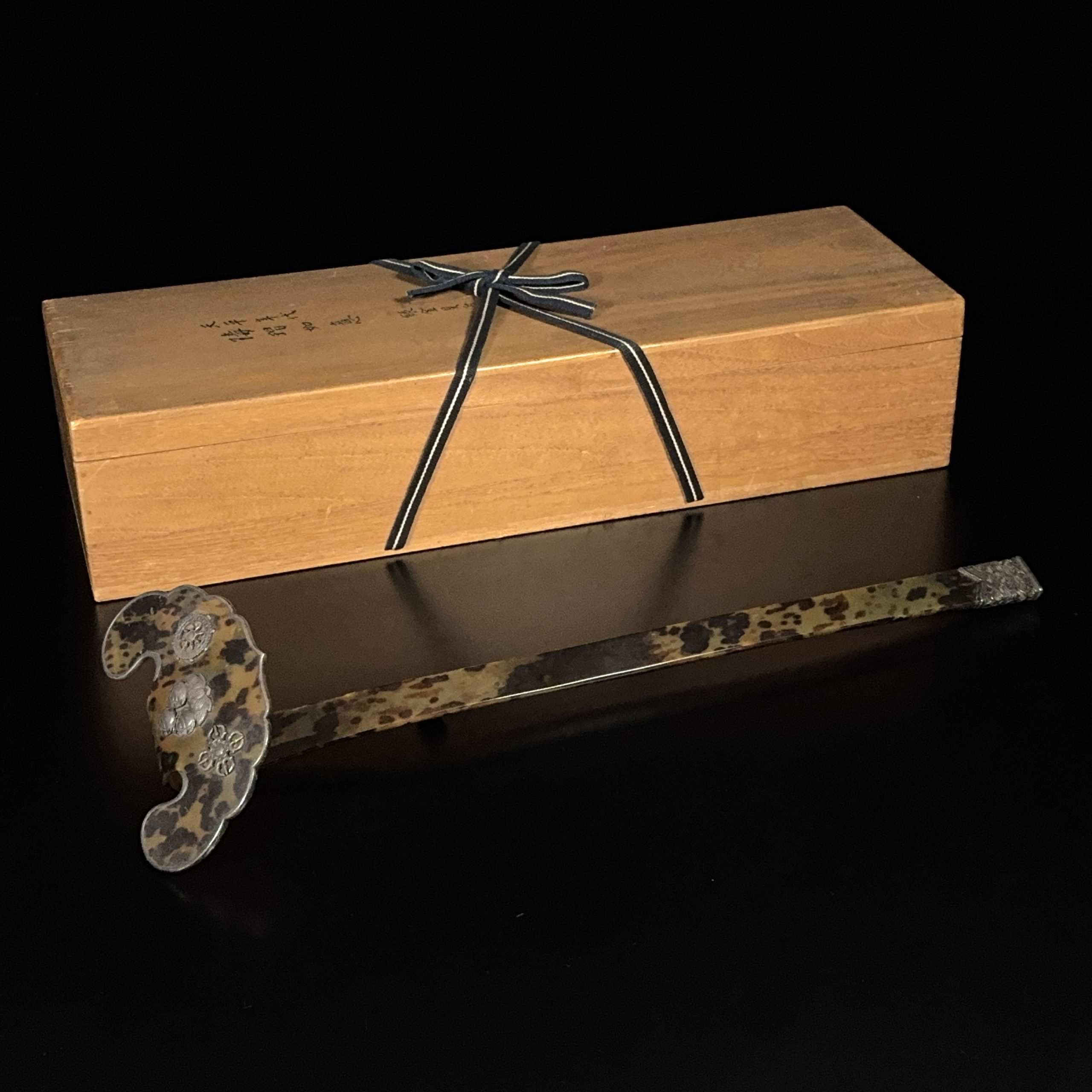 36283	玳瑁鑲銀 如意