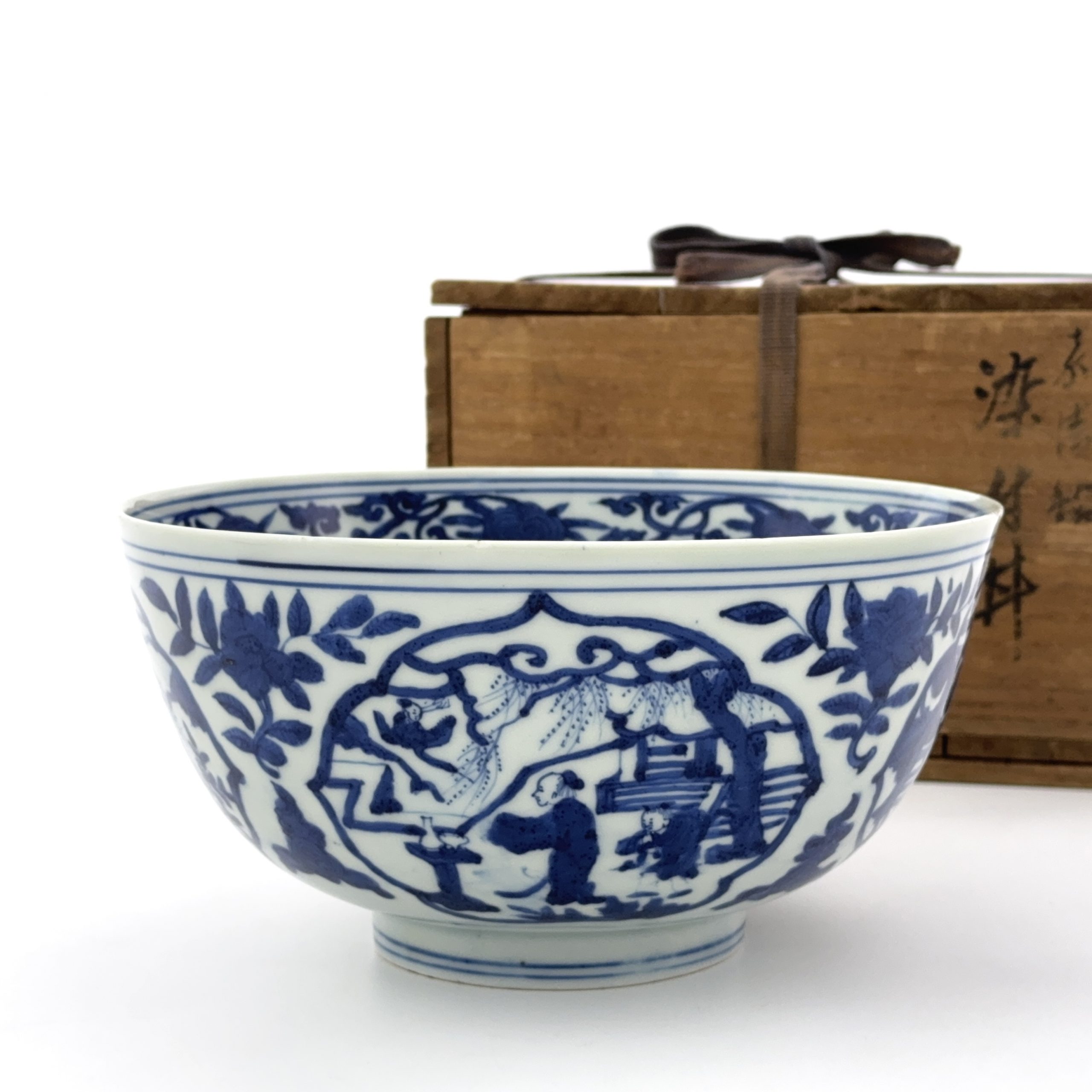 36289	明嘉靖「大明嘉靖年製」款 青花 人物図 碗