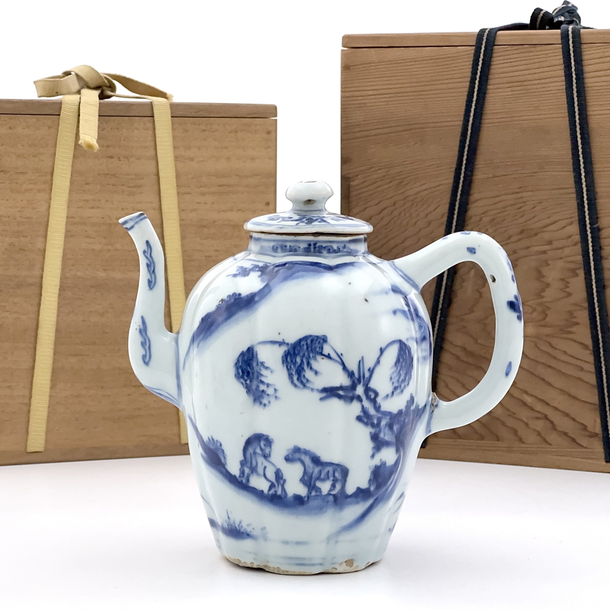 36030	明末清初 青花 山水馬図 執壺　