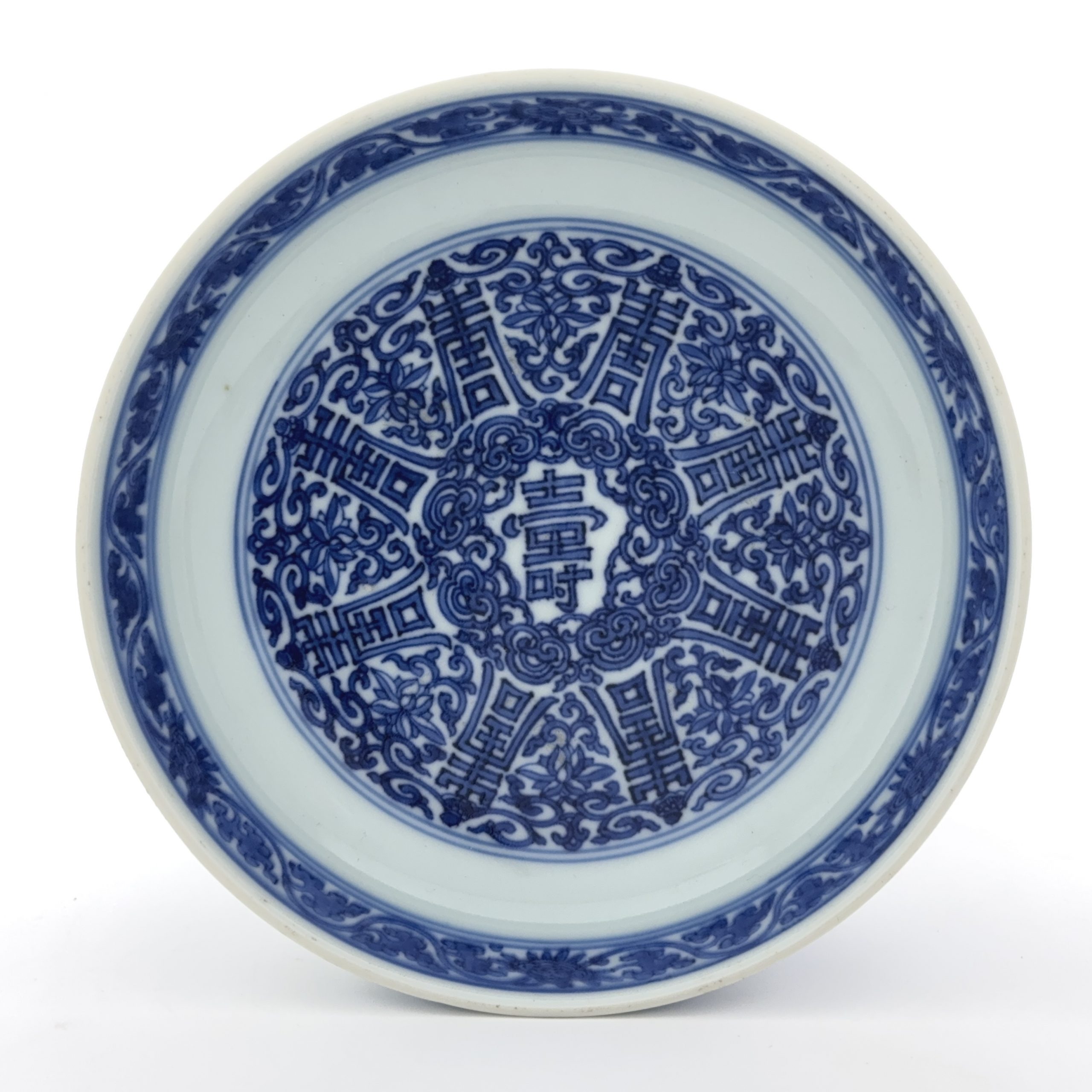 36032	清初「大清康煕年製」款 青花 花「寿」図 盤	　