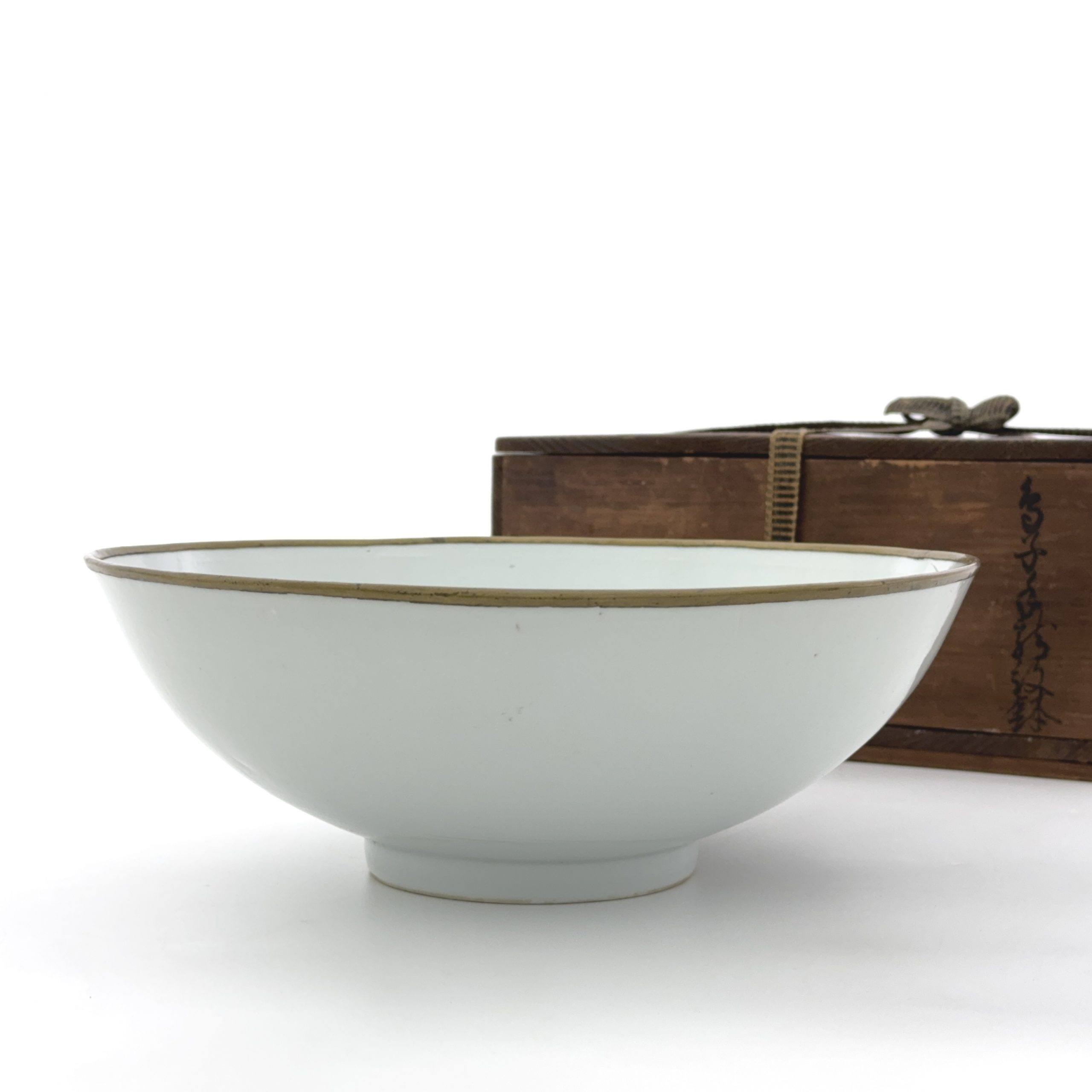 36033	清或早期 白磁浮雕 雙龍紋 碗	　