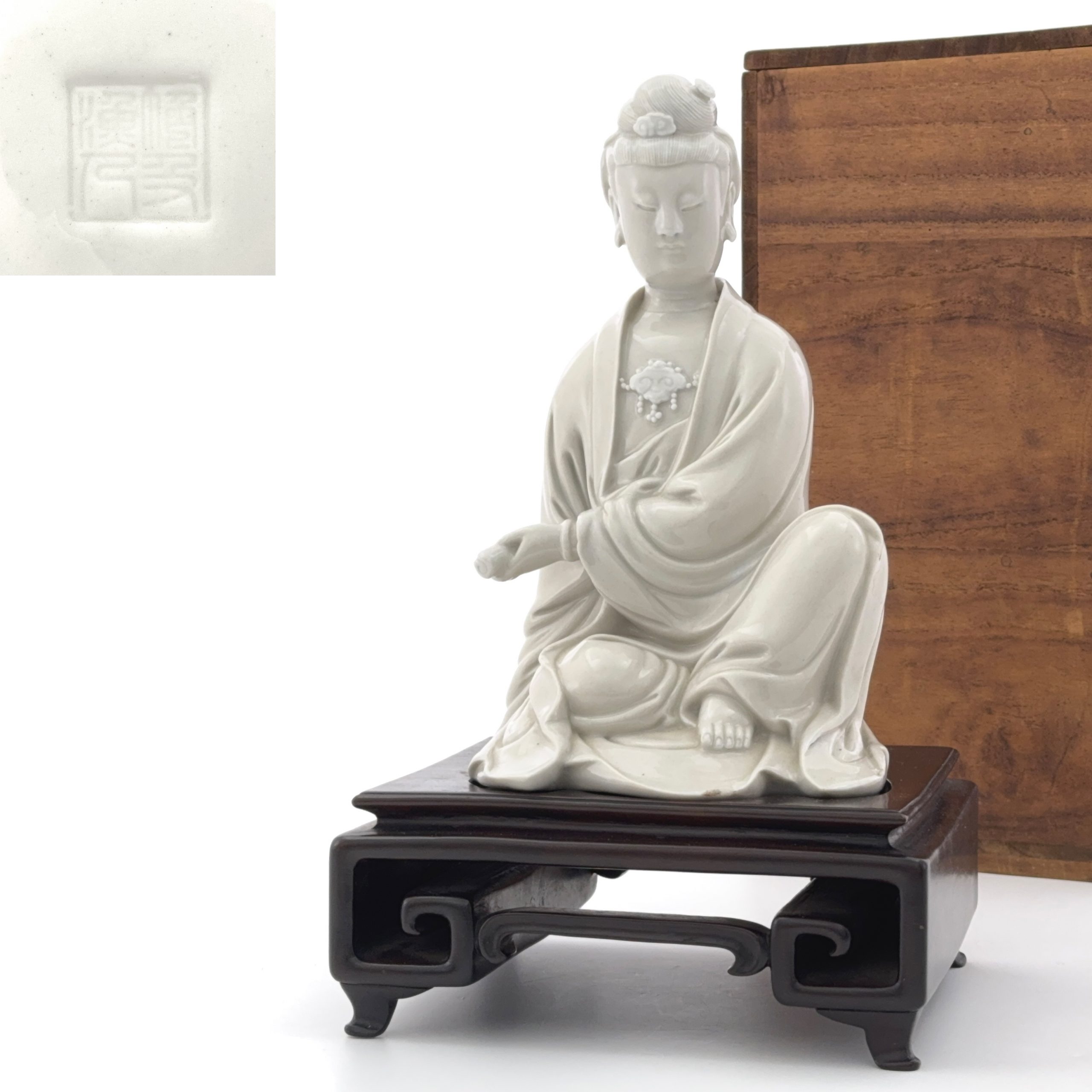 36034	清「博友漁人」款 徳化窯 観音坐像	　