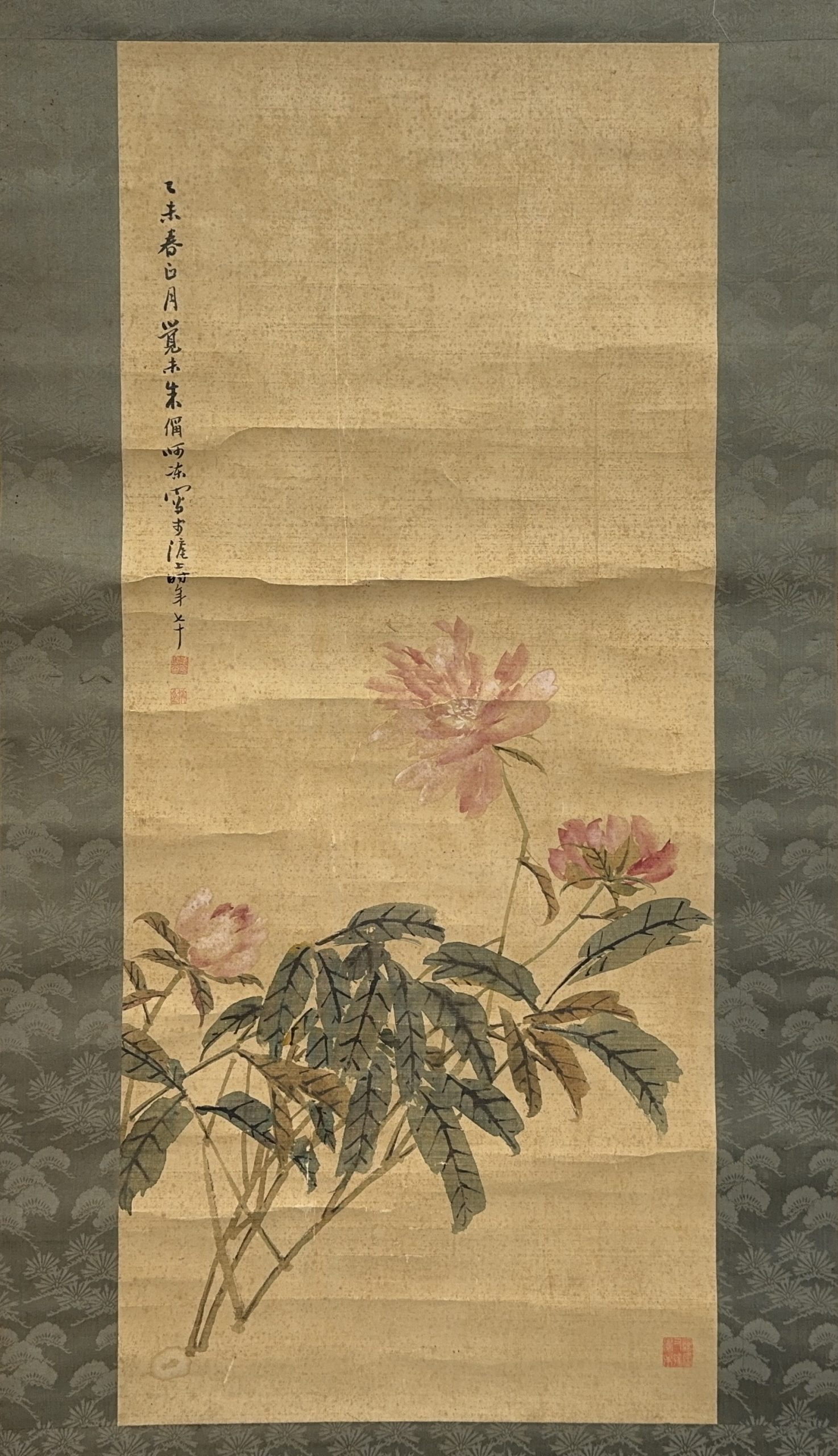 36510	「朱偁」画 花図 軸	85×36.5㎝