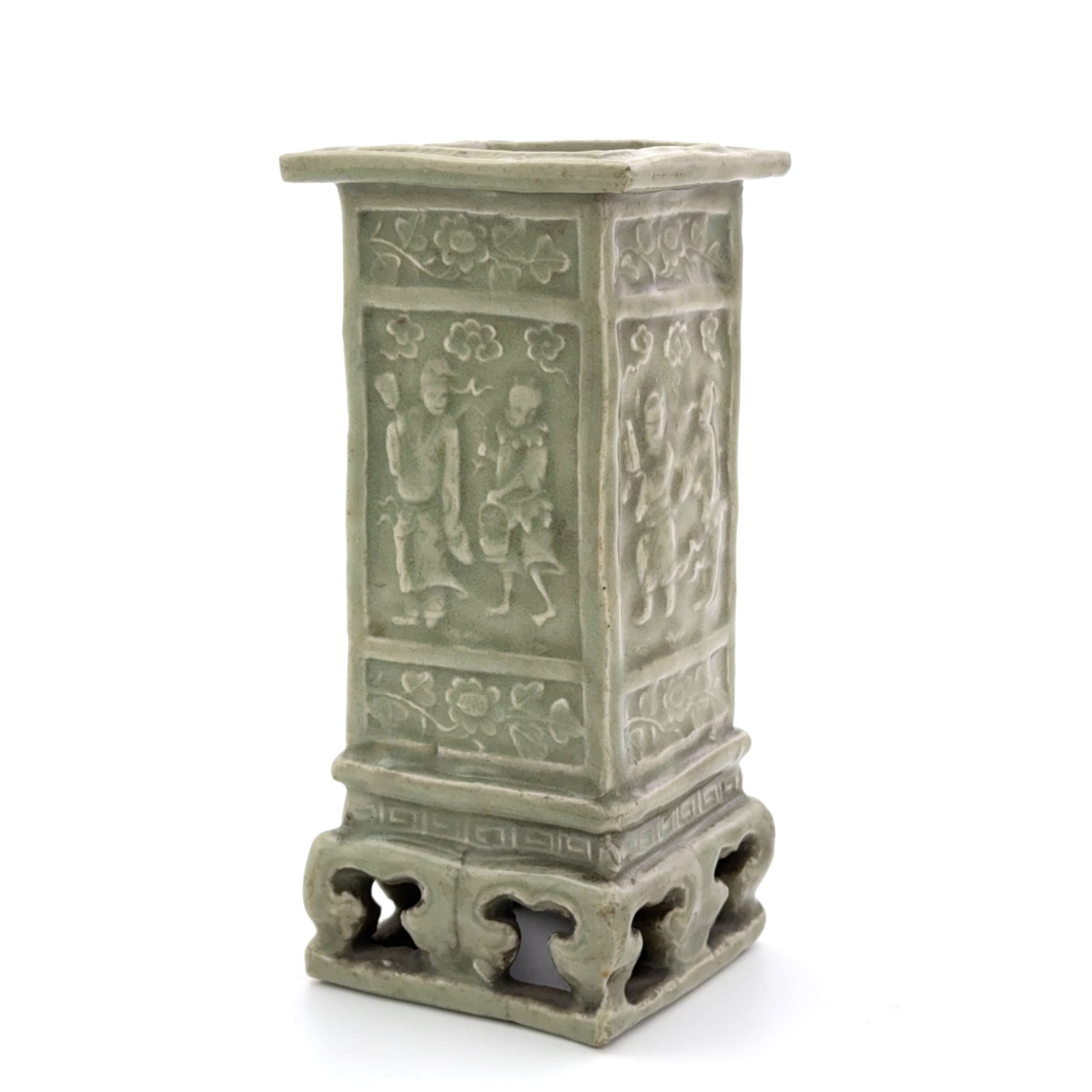 36061	明 龍泉窯浮雕 人物紋 方瓶	　