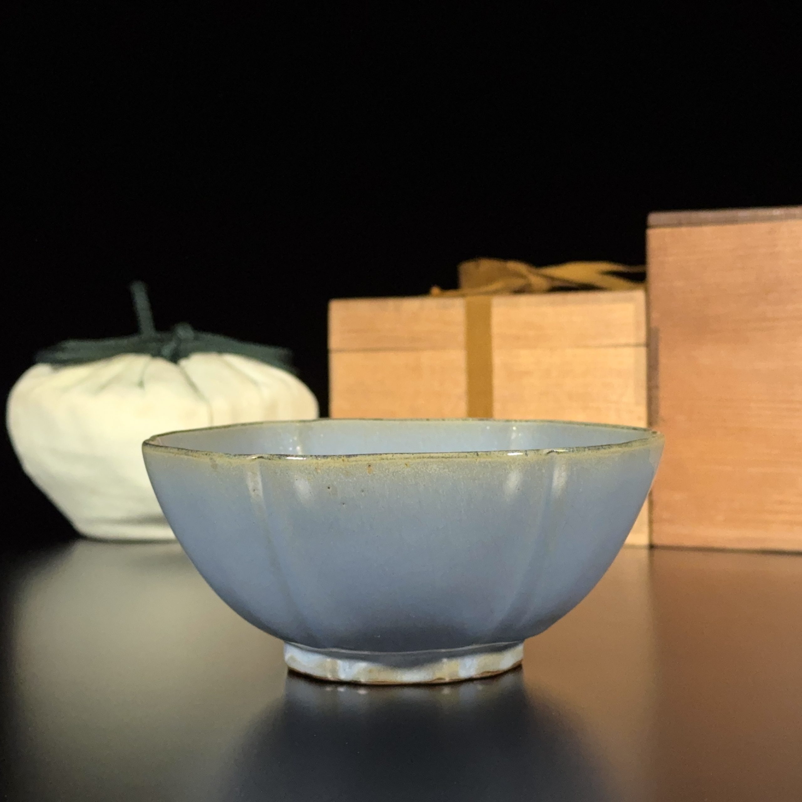 36091	清 宜興鈞釉 輪花鉢