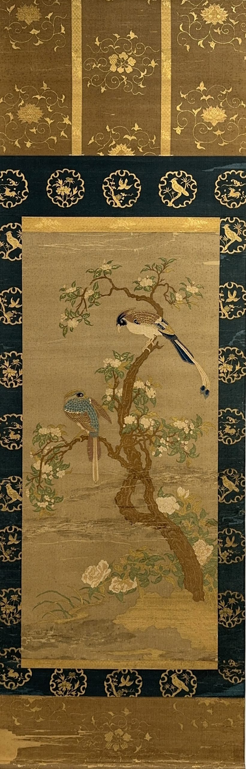 37292	明末 刺繍 花鳥紋 軸	99×46㎝
