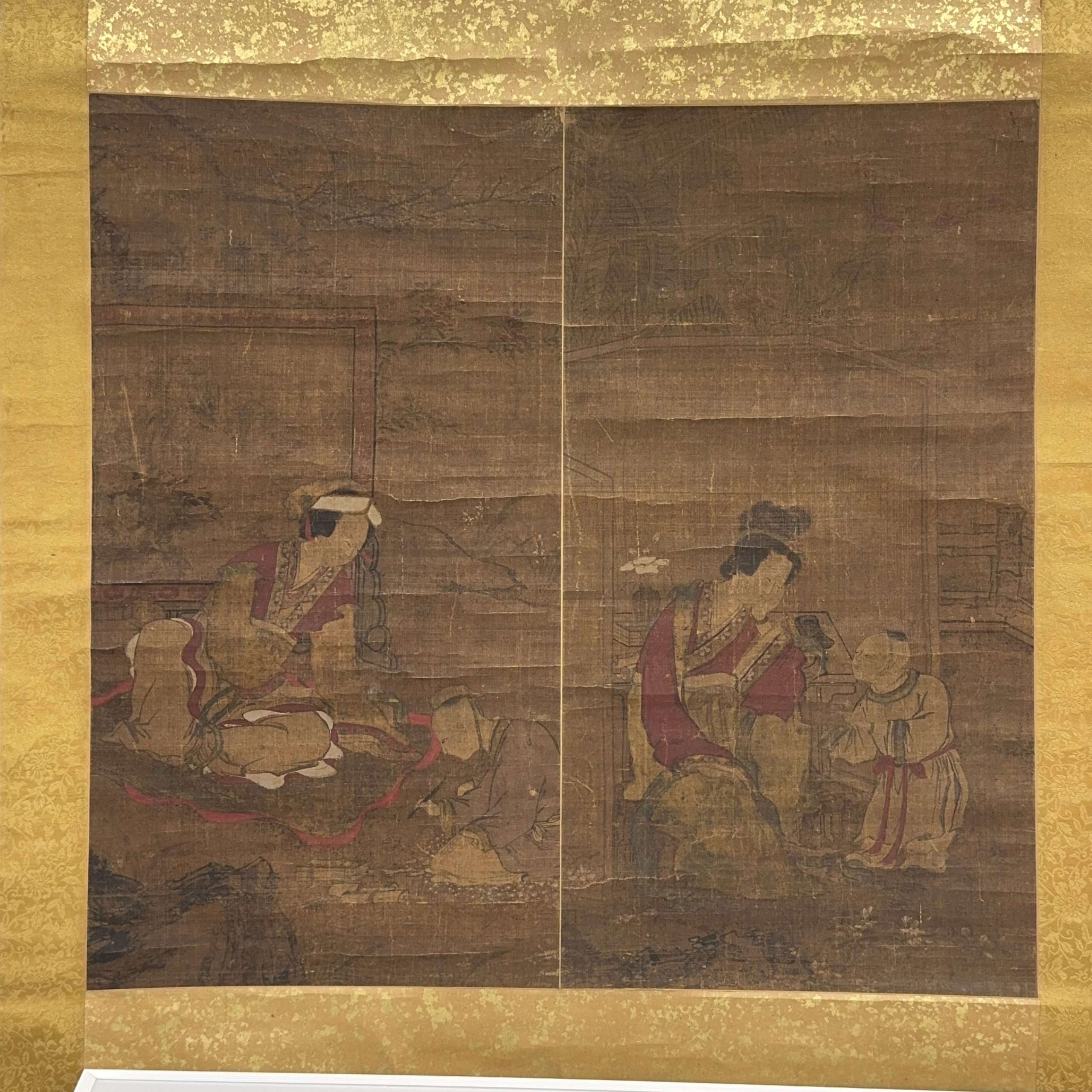 37554	古画 人物図 交貼軸	63×33㎝